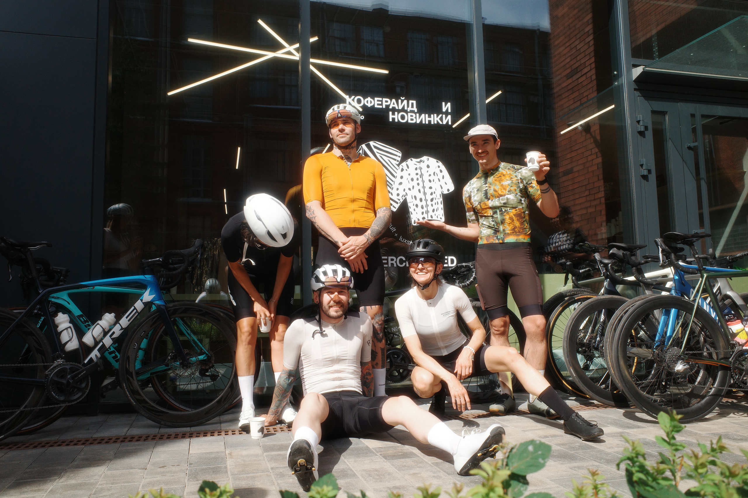 VELOCULT x LUXSHOSSE. Butorarock