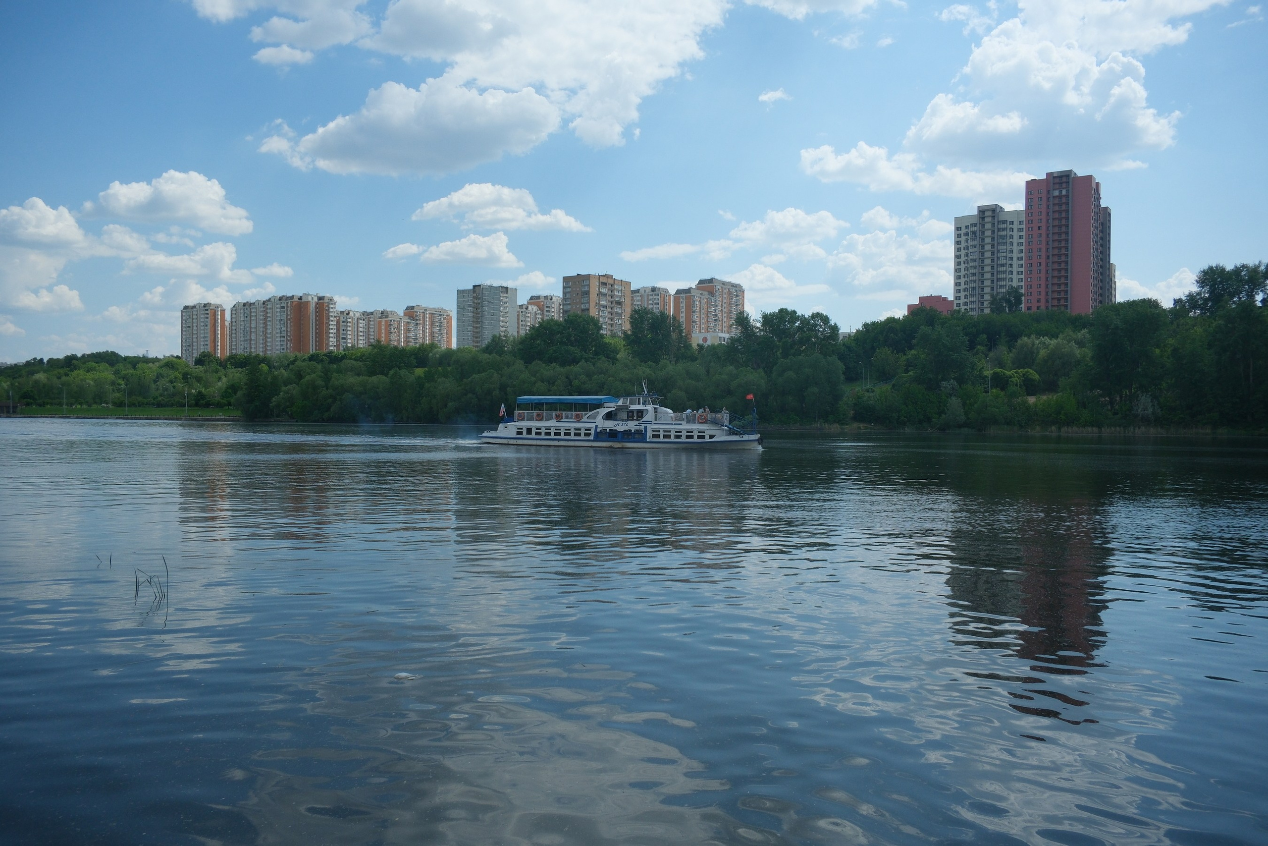 Парк 850 лет Москве. Снято на Voigtlander 18/2,8 Color-scopar. Улица, люди, жизнь…