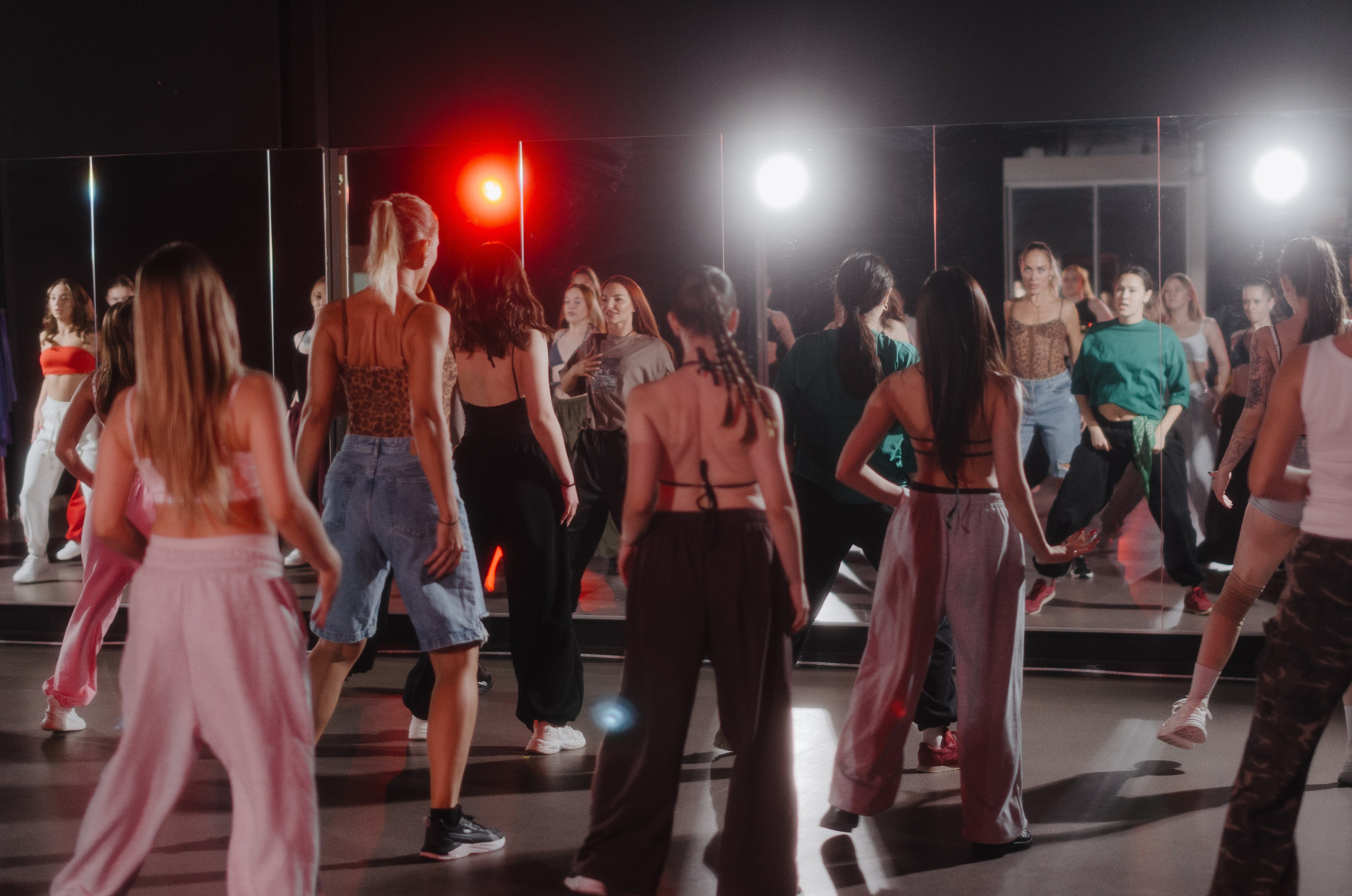 Мастер-классы по High Heels/Girly hip-hop от Оксаны ATTA. Денисова Аля — фотограф для парных съемок и индивидуальных историй в Барнауле