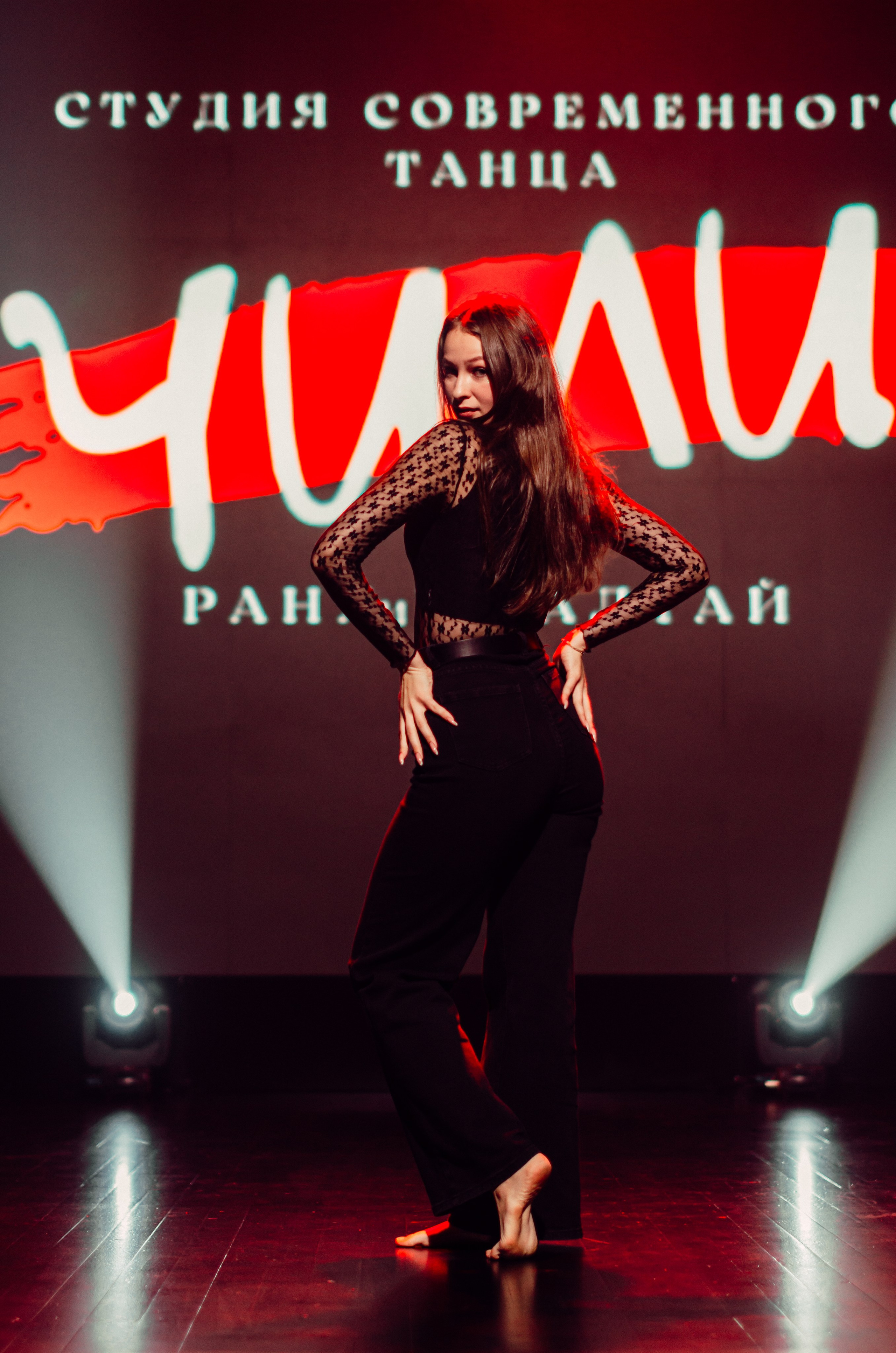 Групповая фотосъемка танцевального коллектива. Денисова Аля — фотограф для парных съемок и индивидуальных историй в Барнауле