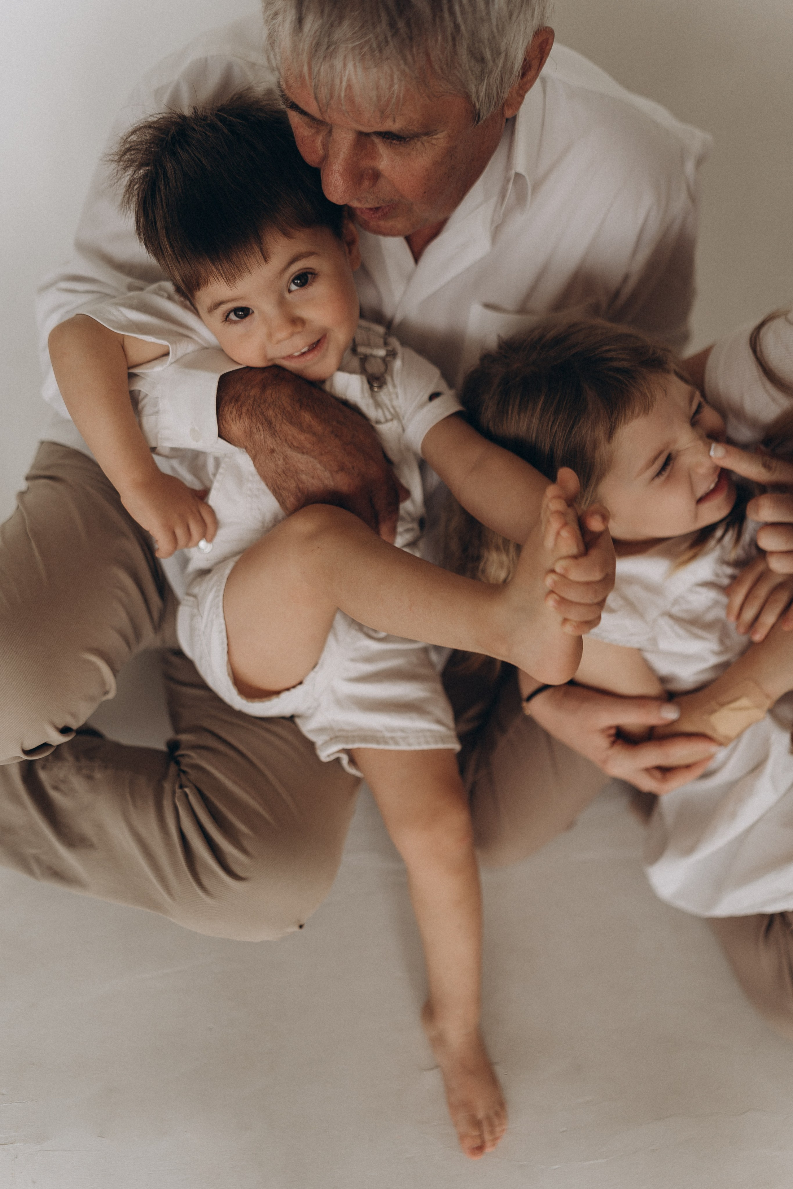 Лиам, Мила, Диана и родители. Семейный и домашний фотограф в Уфе Ирина Гарасюта