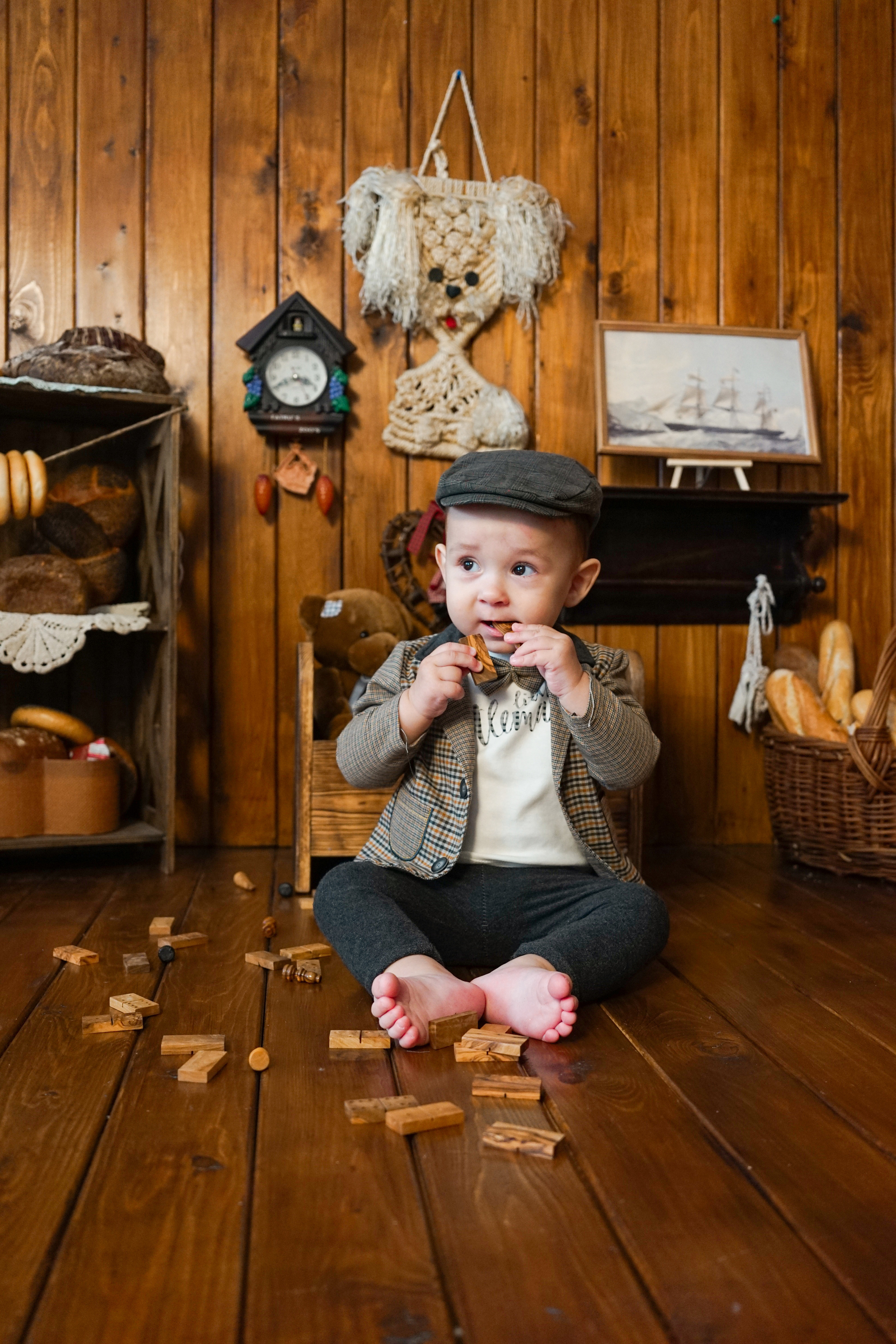 Деревянный Подиум. Детская Фотостудия ГОДОВАСИКИ в Санкт-Петербурге фотосесия на годик
