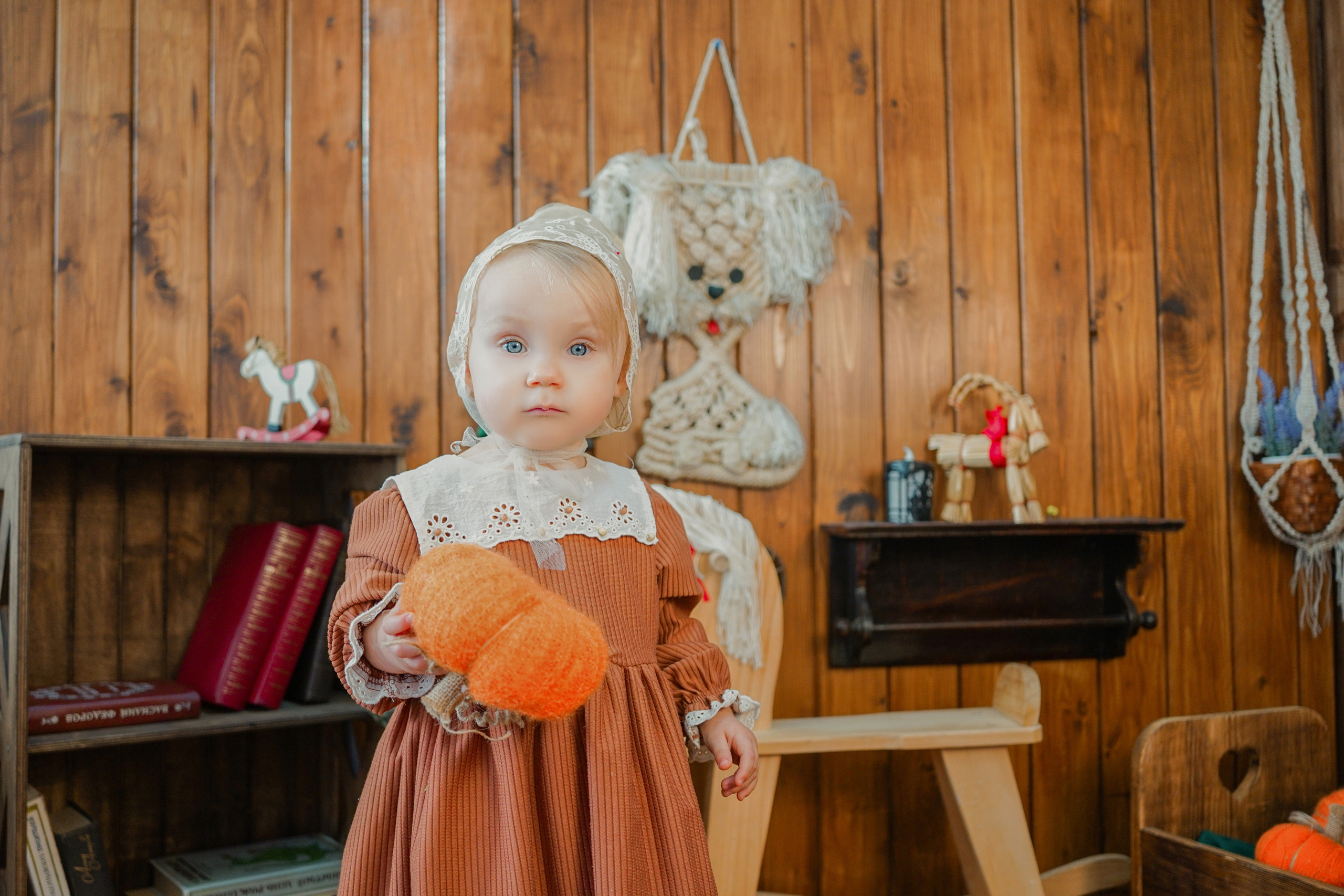 Деревянный Подиум. Детская Фотостудия ГОДОВАСИКИ в Санкт-Петербурге фотосесия на годик
