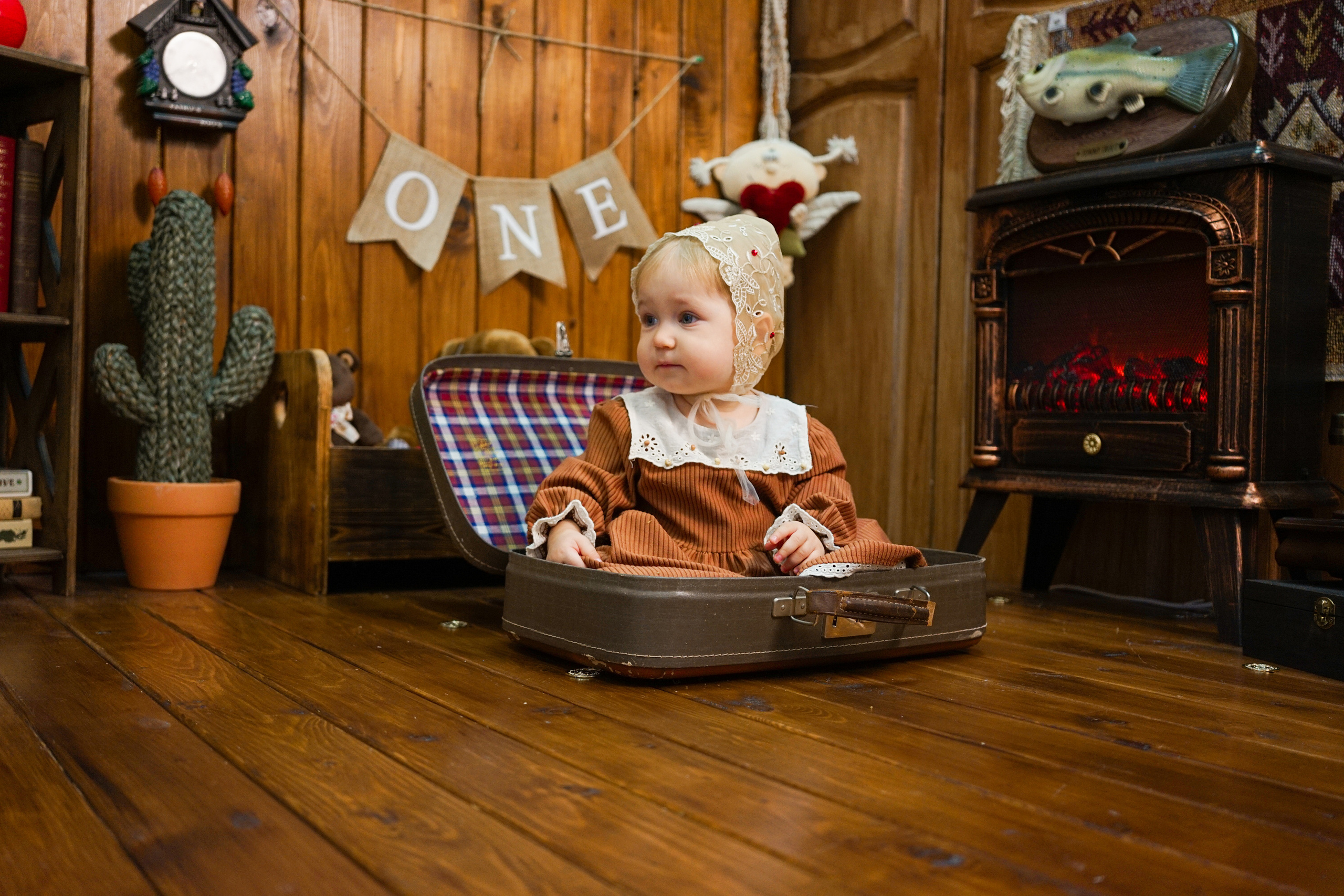 Деревянный Подиум. Детская Фотостудия ГОДОВАСИКИ в Санкт-Петербурге фотосесия на годик
