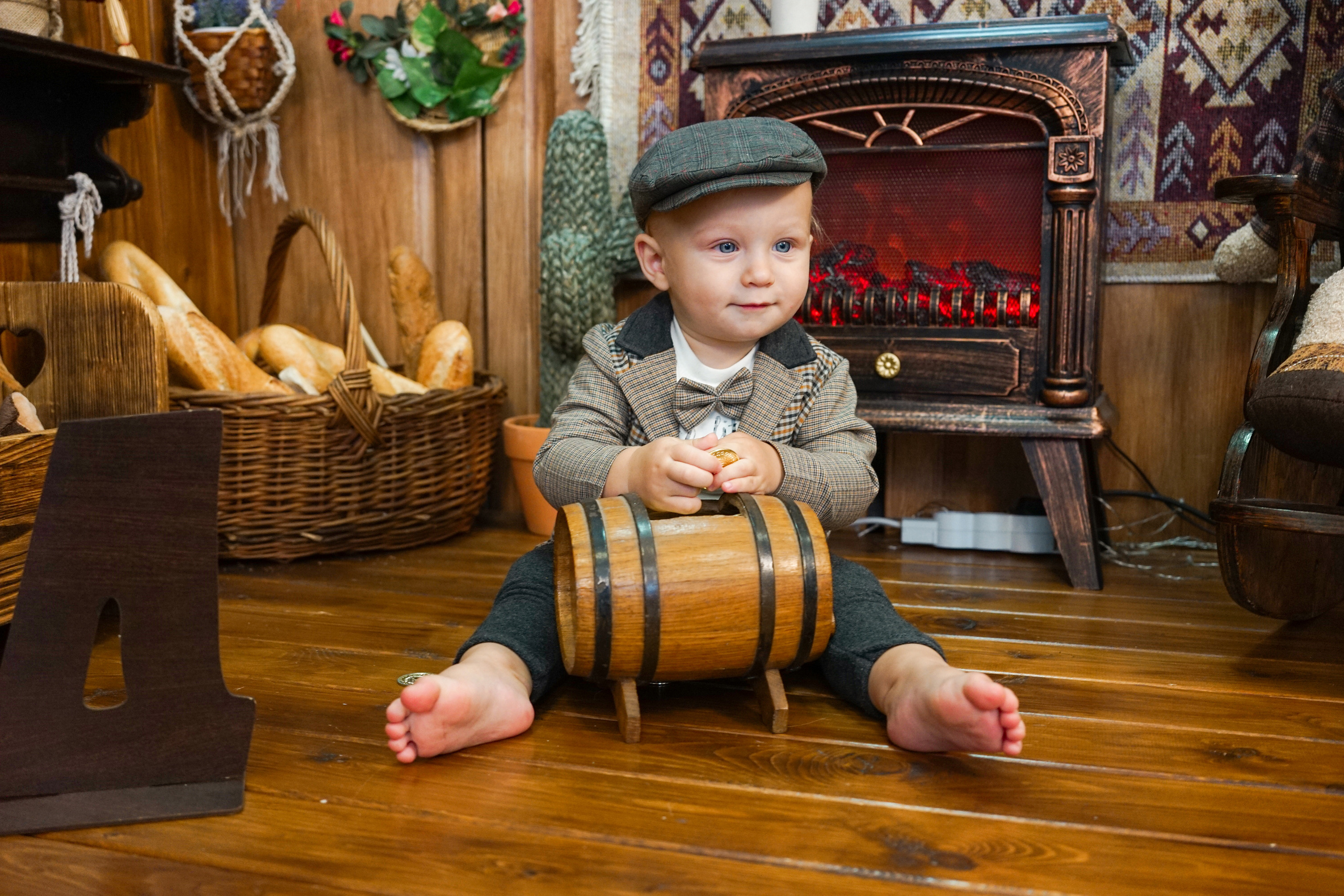 Деревянный Подиум. Детская Фотостудия ГОДОВАСИКИ в Санкт-Петербурге фотосесия на годик