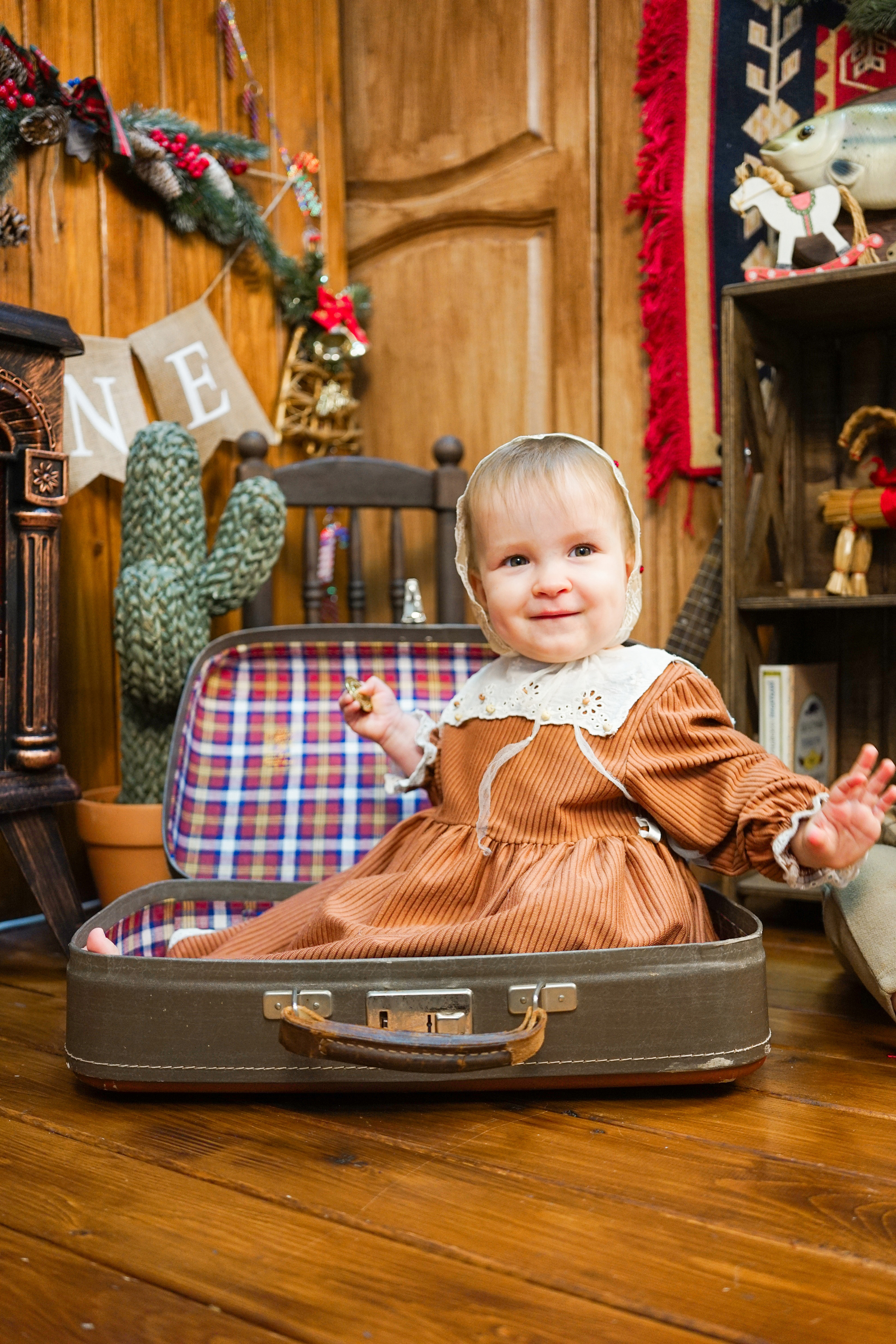 Деревянный Подиум. Детская Фотостудия ГОДОВАСИКИ в Санкт-Петербурге фотосесия на годик