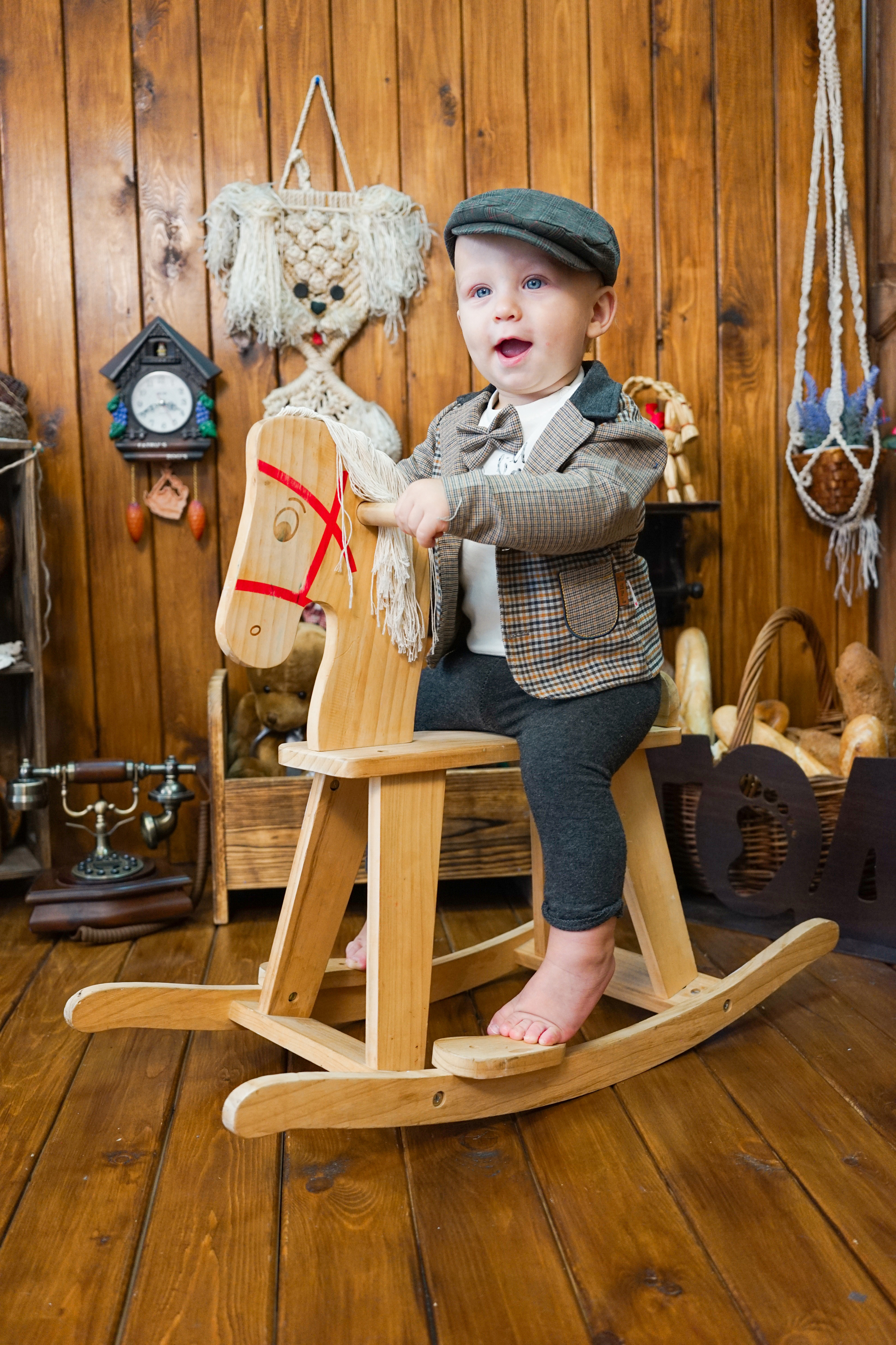 Деревянный Подиум. Детская Фотостудия ГОДОВАСИКИ в Санкт-Петербурге фотосесия на годик
