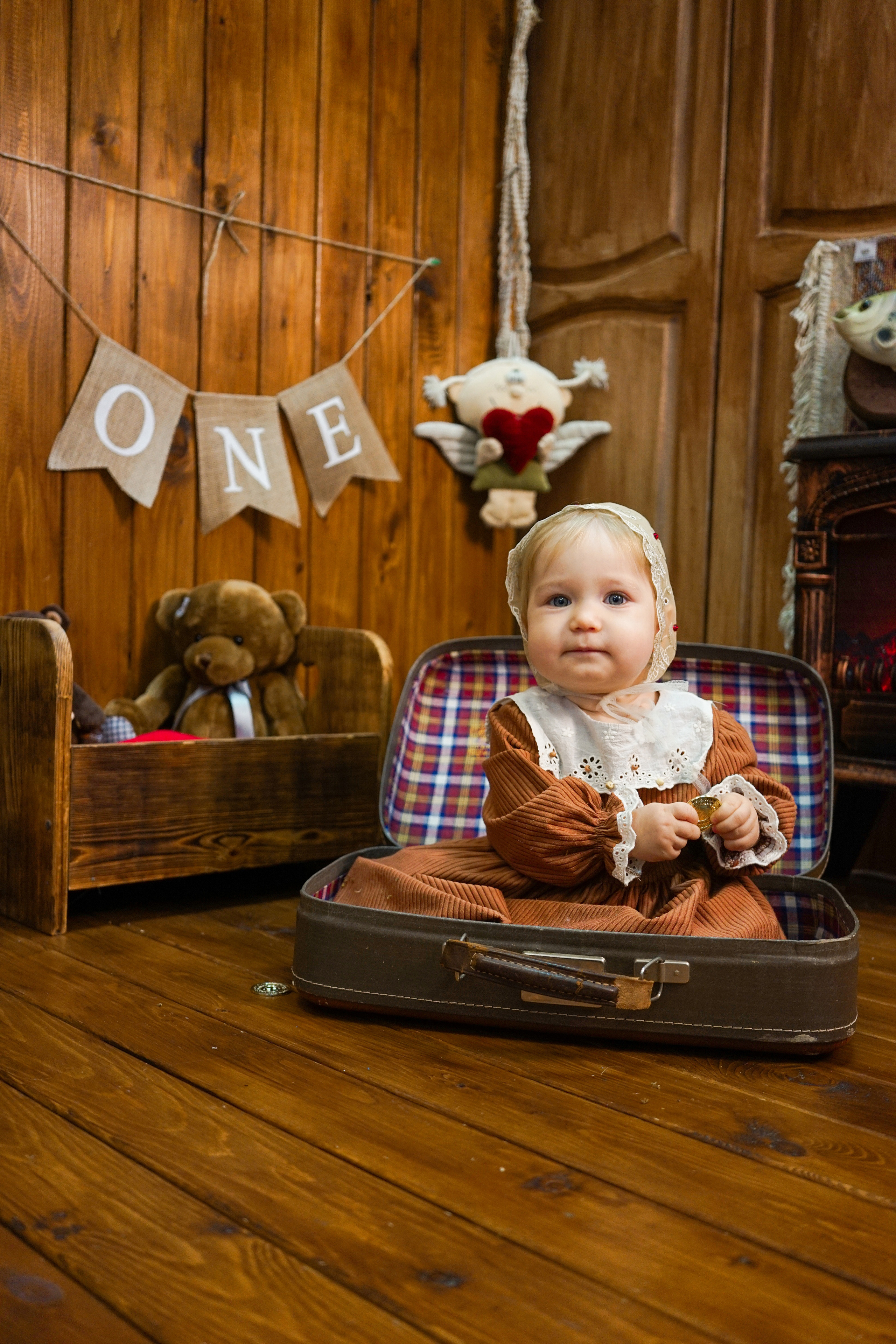 Деревянный Подиум. Детская Фотостудия ГОДОВАСИКИ в Санкт-Петербурге фотосесия на годик