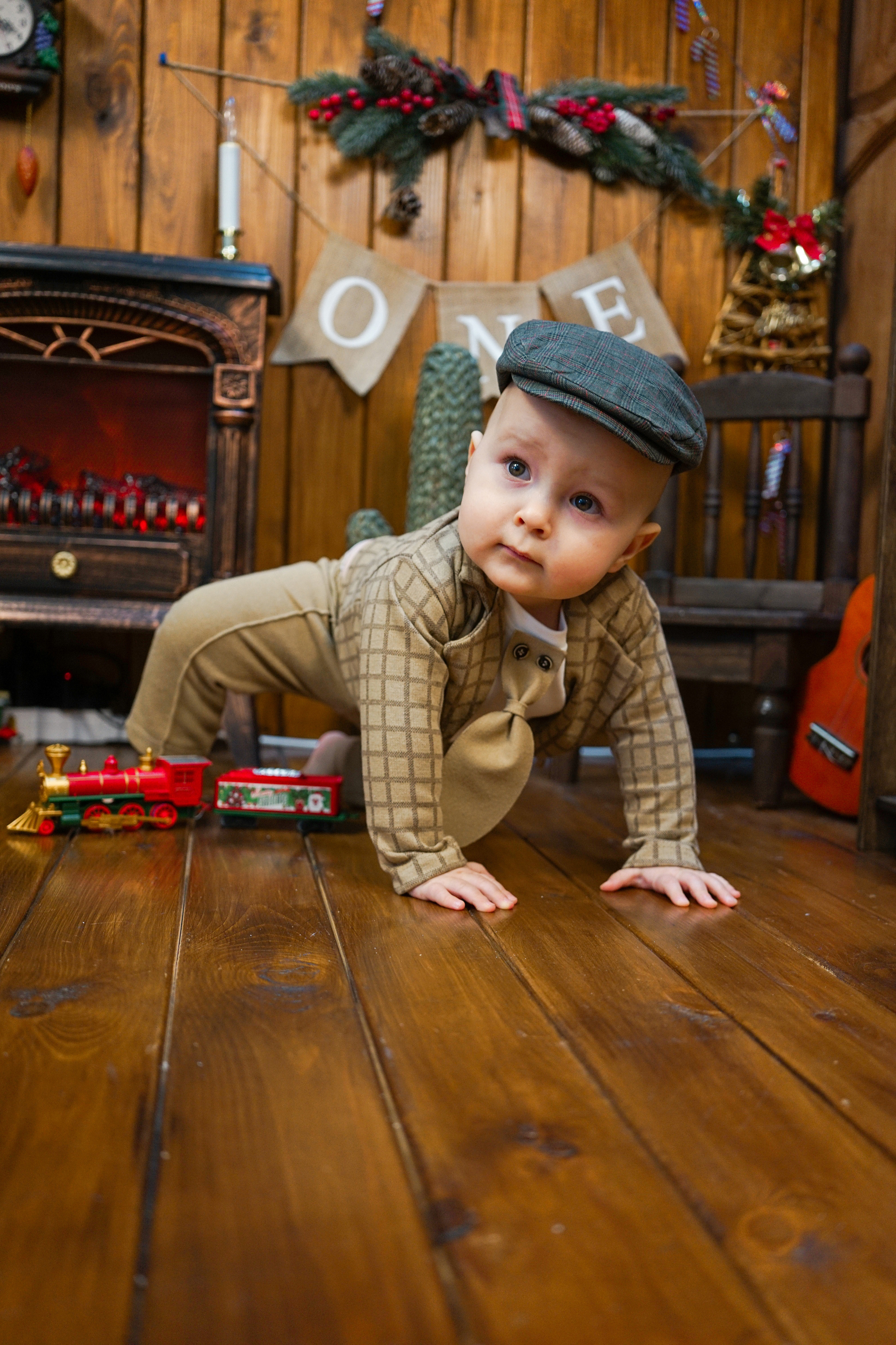 Деревянный Подиум. Детская Фотостудия ГОДОВАСИКИ в Санкт-Петербурге фотосесия на годик