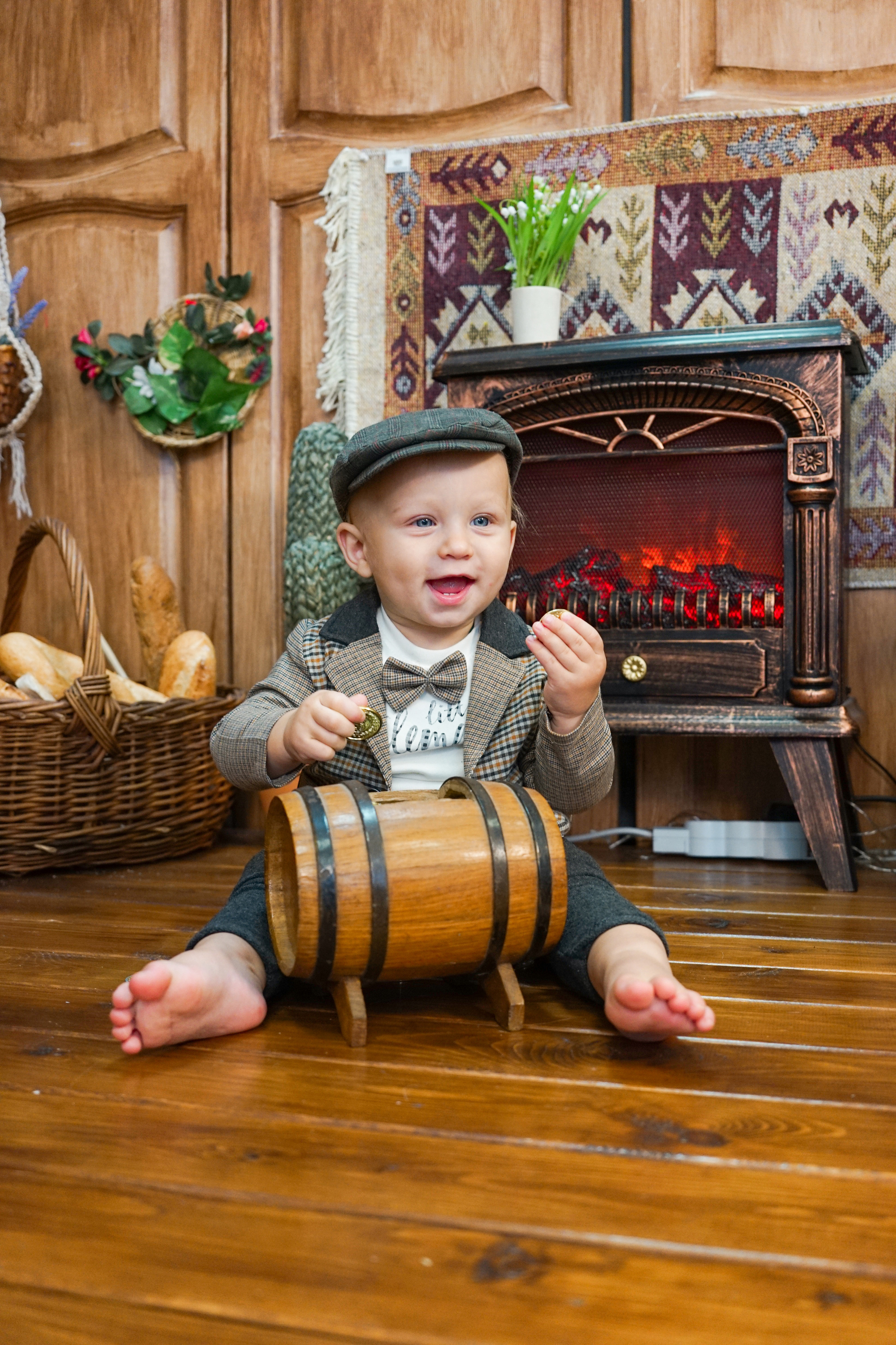 Деревянный Подиум. Детская Фотостудия ГОДОВАСИКИ в Санкт-Петербурге фотосесия на годик