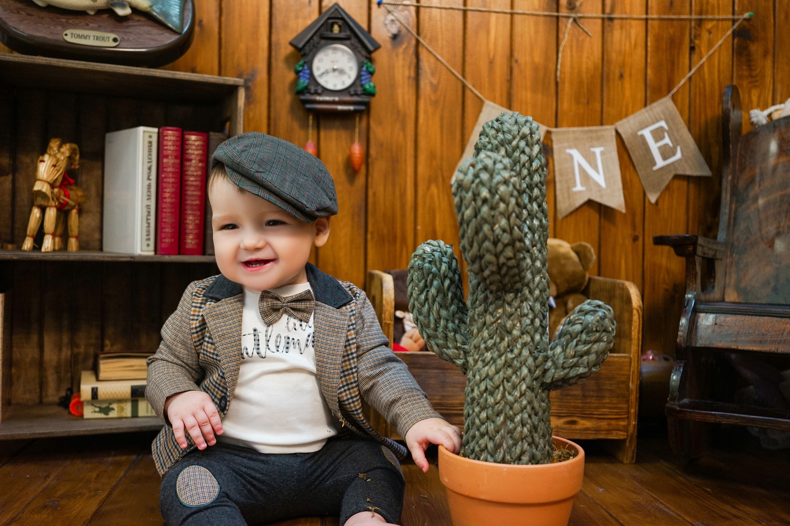 Деревянный Подиум. Детская Фотостудия ГОДОВАСИКИ в Санкт-Петербурге фотосесия на годик