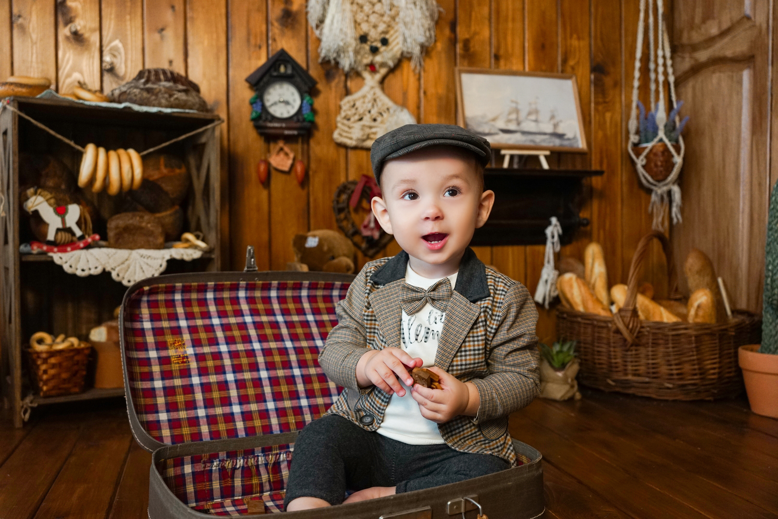 Деревянный Подиум. Детская Фотостудия ГОДОВАСИКИ в Санкт-Петербурге фотосесия на годик