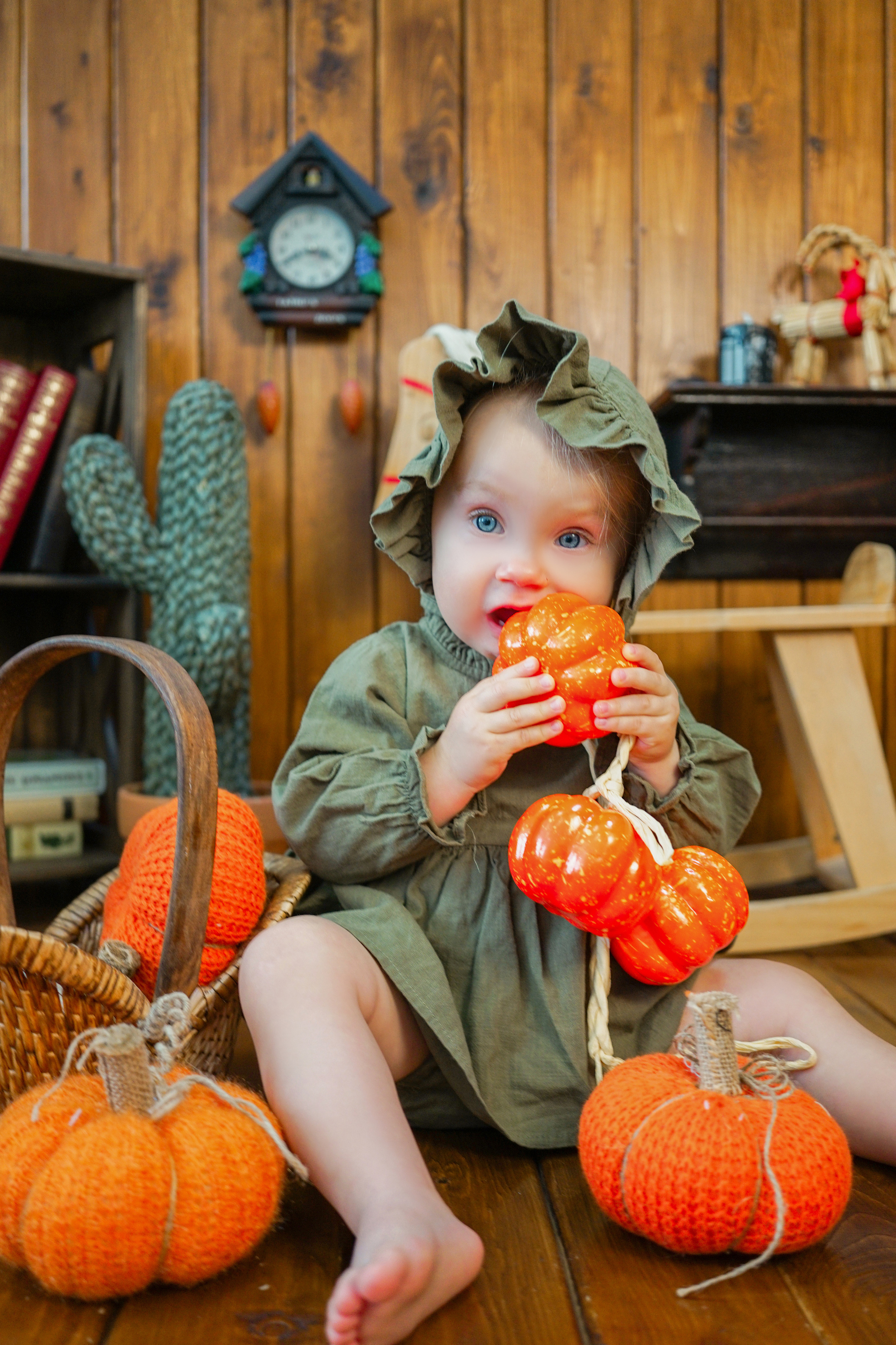 Деревянный Подиум. Детская Фотостудия ГОДОВАСИКИ в Санкт-Петербурге фотосесия на годик