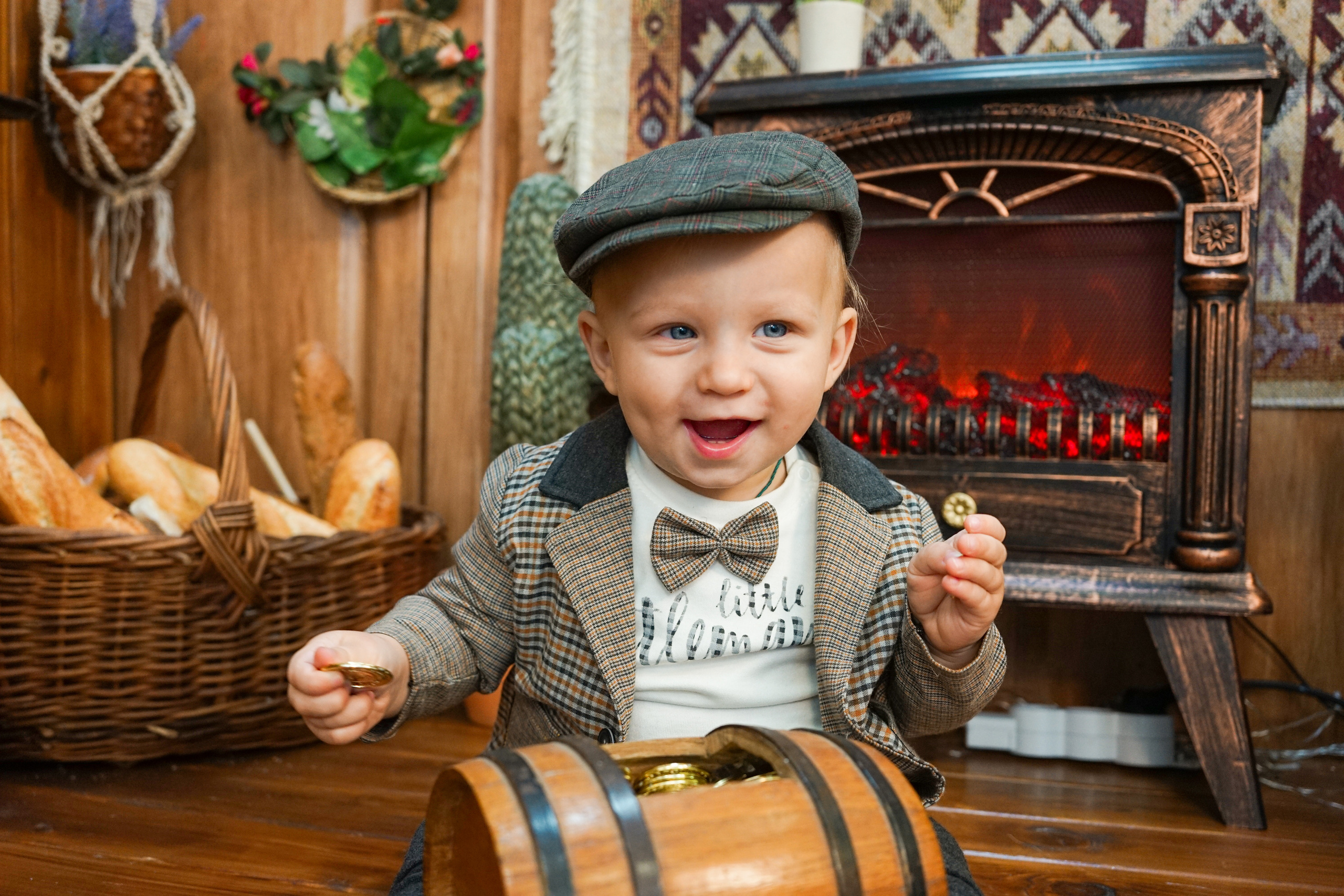 Деревянный Подиум. Детская Фотостудия ГОДОВАСИКИ в Санкт-Петербурге фотосесия на годик