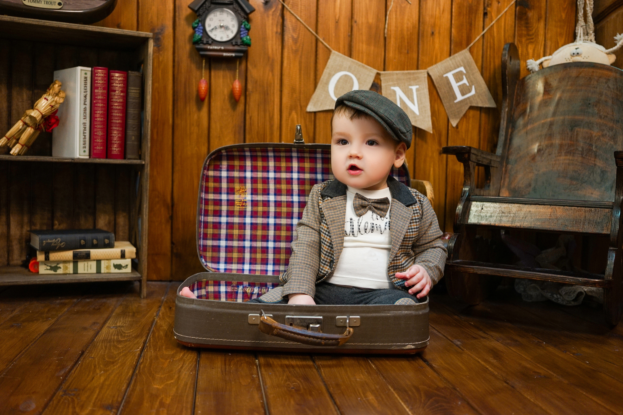 Деревянный Подиум. Детская Фотостудия ГОДОВАСИКИ в Санкт-Петербурге фотосесия на годик