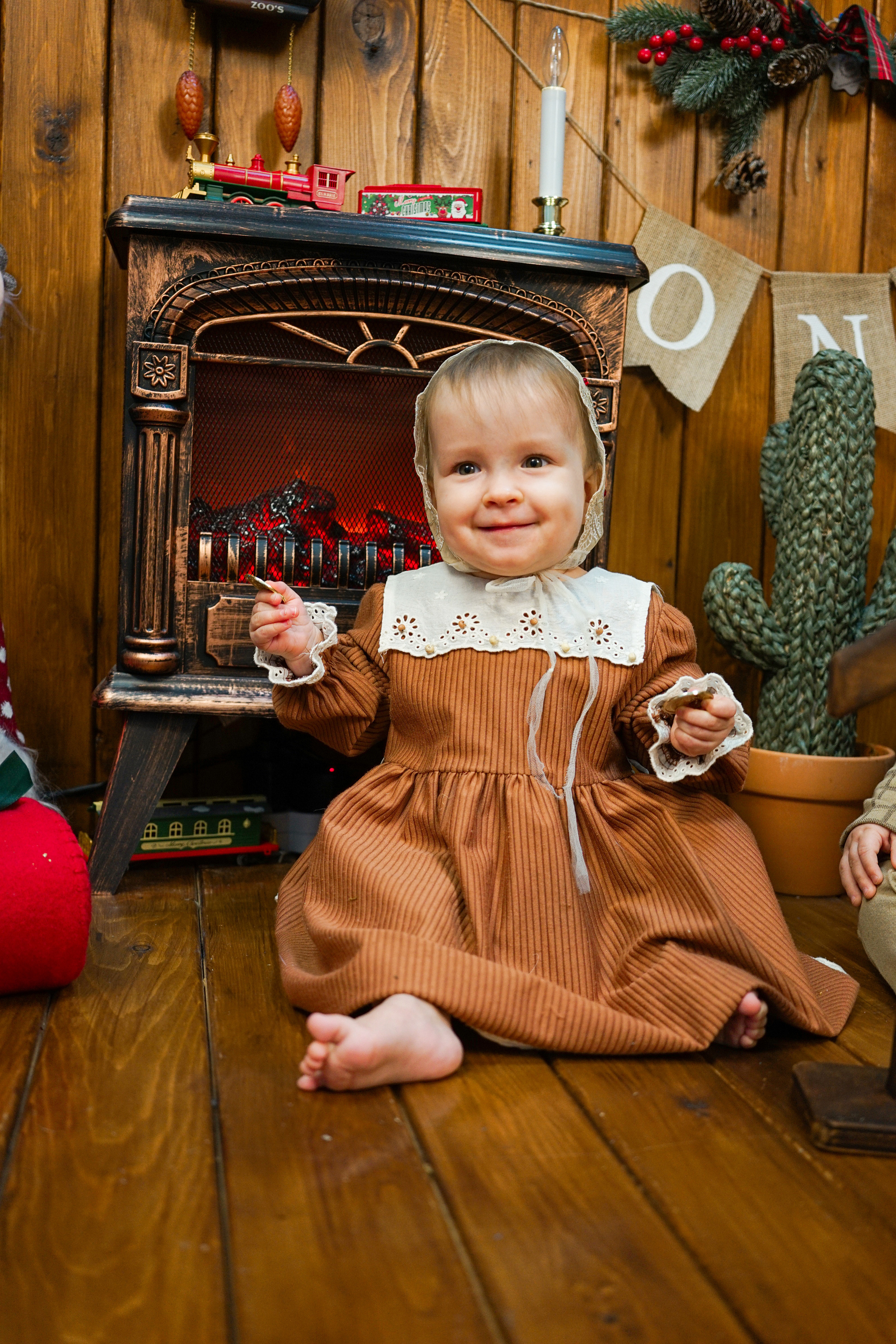Деревянный Подиум. Детская Фотостудия ГОДОВАСИКИ в Санкт-Петербурге фотосесия на годик