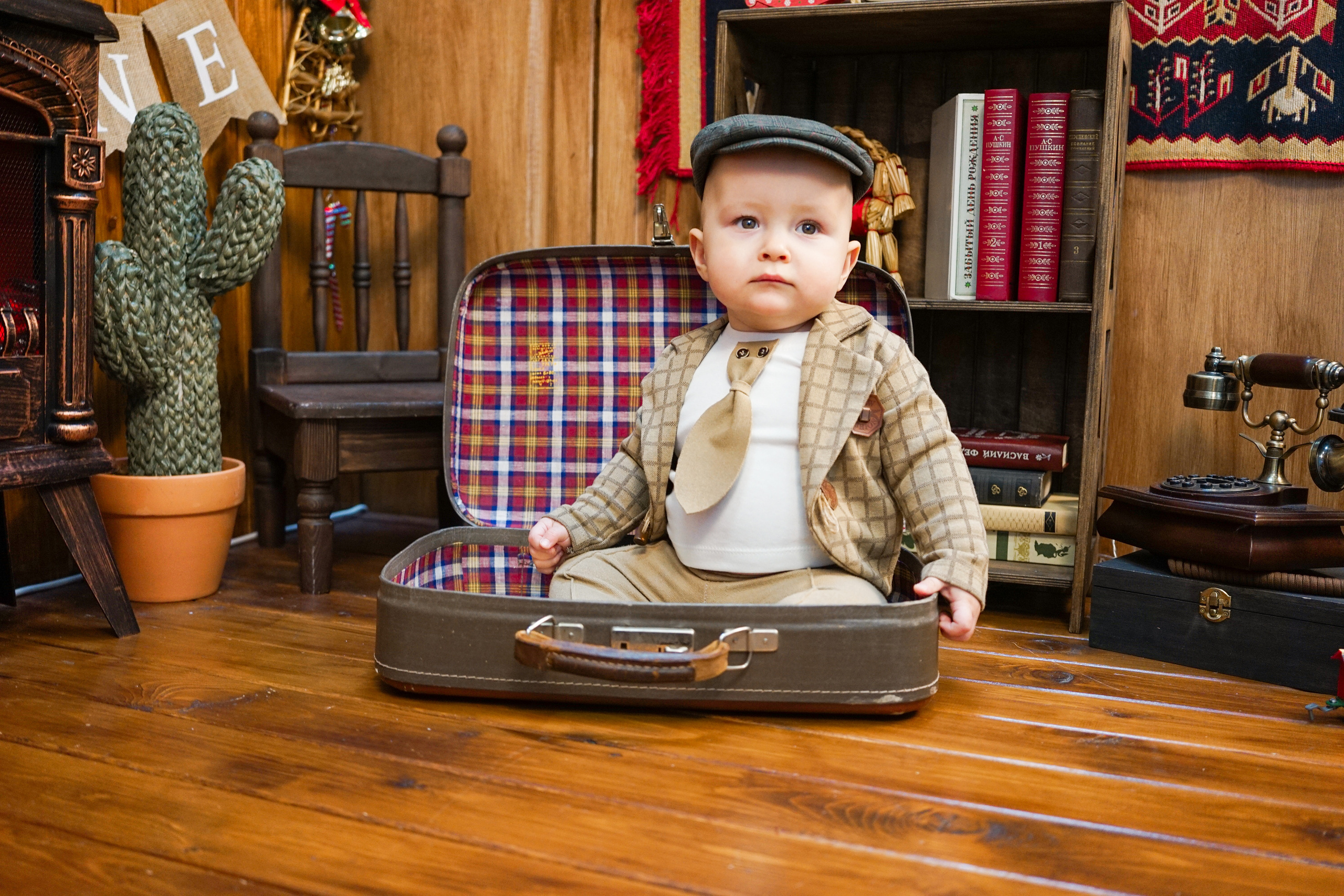 Деревянный Подиум. Детская Фотостудия ГОДОВАСИКИ в Санкт-Петербурге фотосесия на годик
