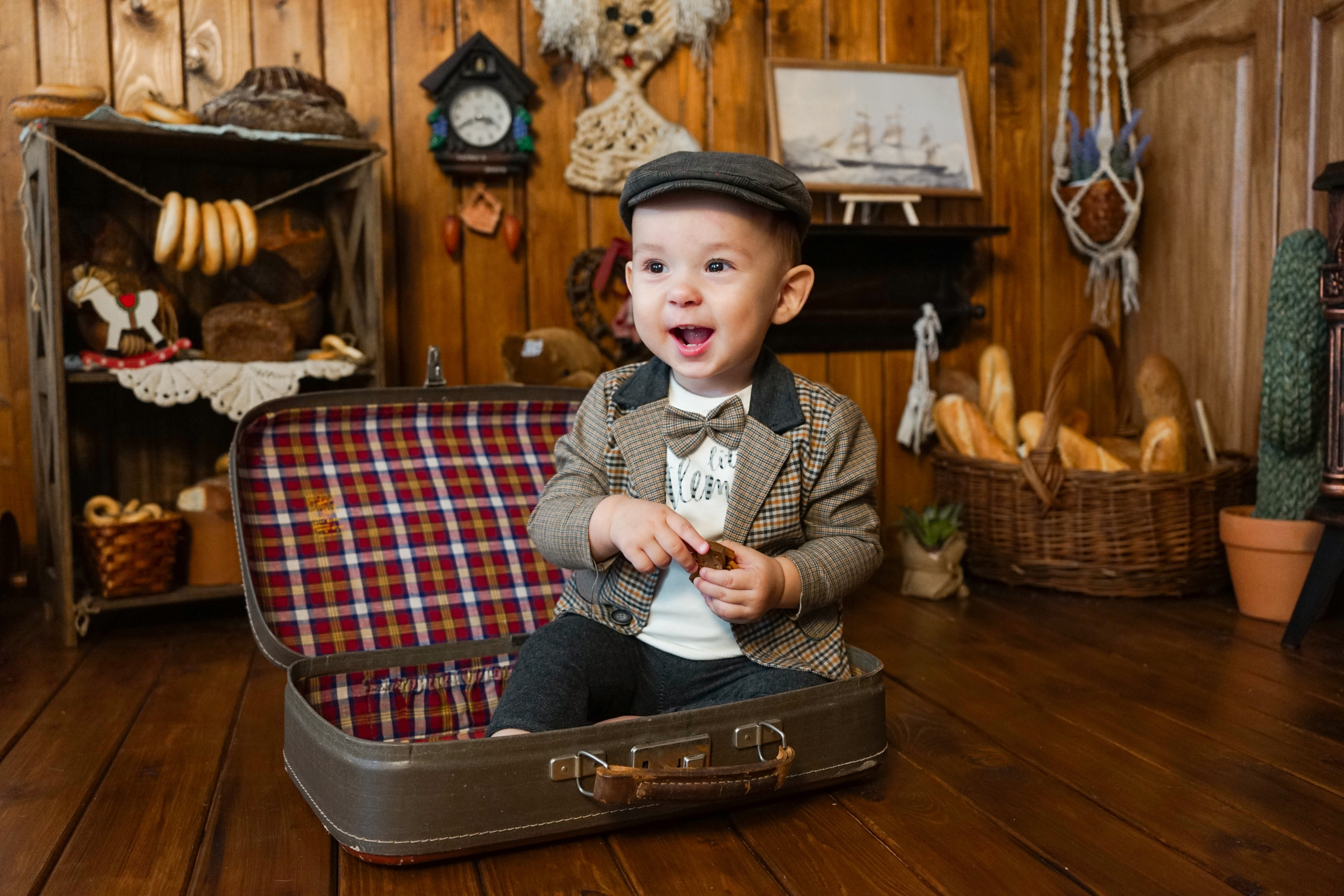 Деревянный Подиум. Детская Фотостудия ГОДОВАСИКИ в Санкт-Петербурге фотосесия на годик