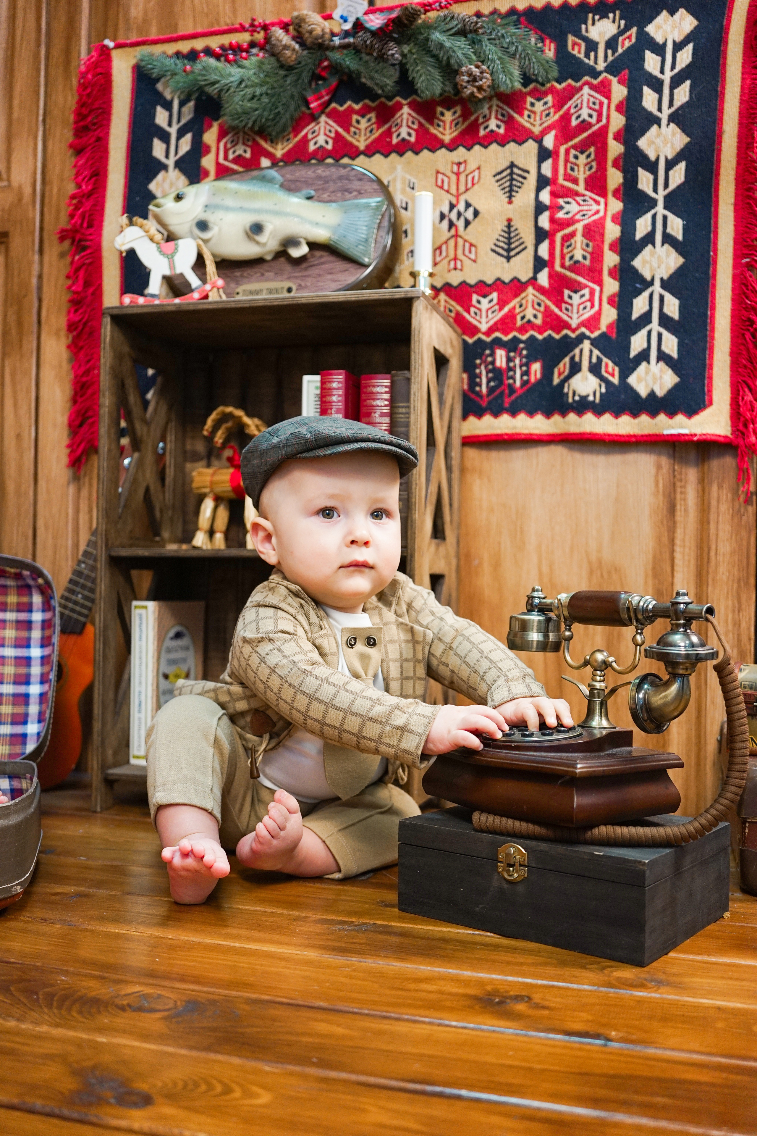 Деревянный Подиум. Детская Фотостудия ГОДОВАСИКИ в Санкт-Петербурге фотосесия на годик