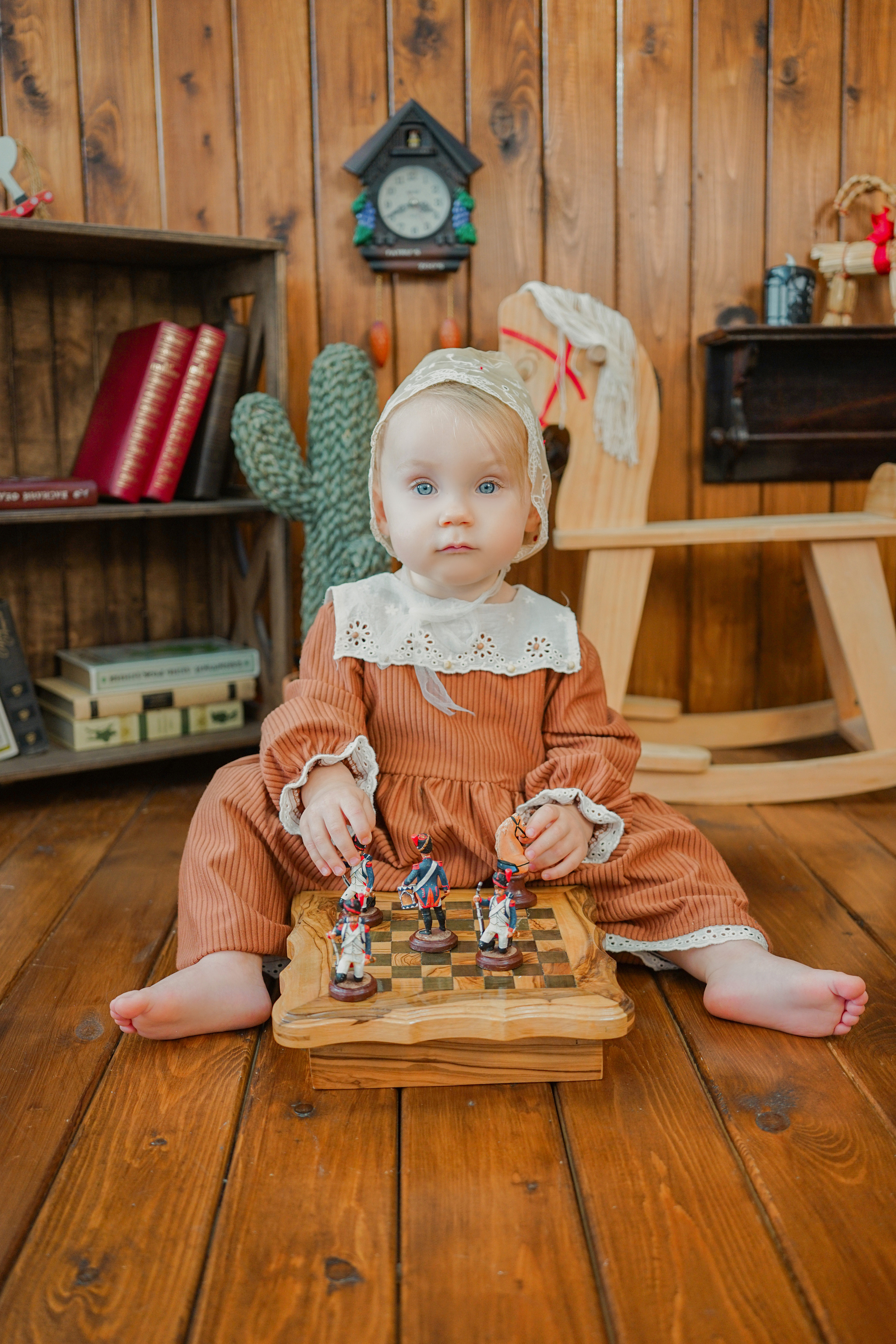 Деревянный Подиум. Детская Фотостудия ГОДОВАСИКИ в Санкт-Петербурге фотосесия на годик