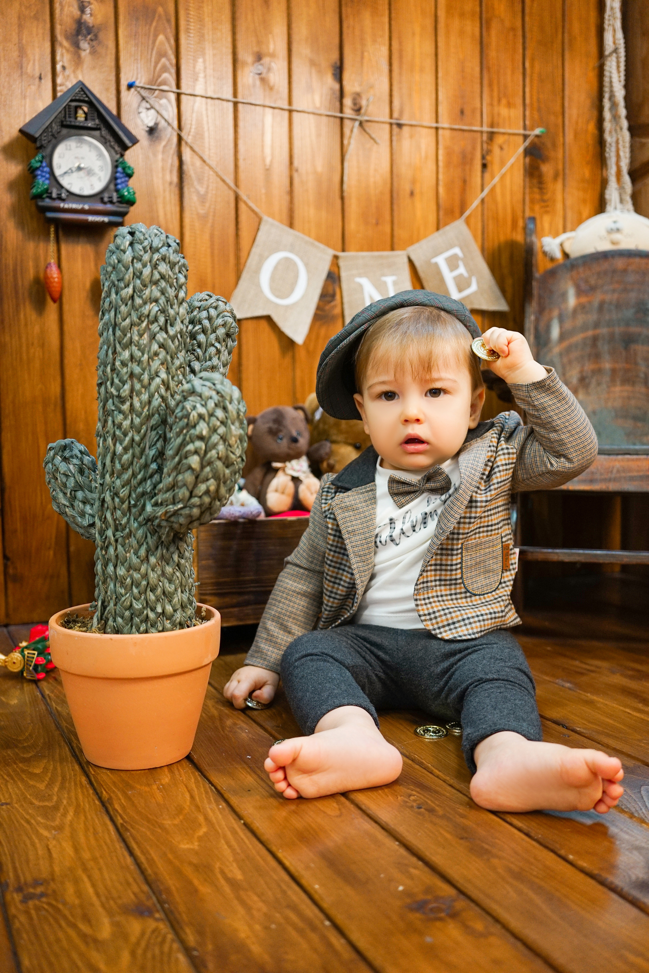 Деревянный Подиум. Детская Фотостудия ГОДОВАСИКИ в Санкт-Петербурге фотосесия на годик