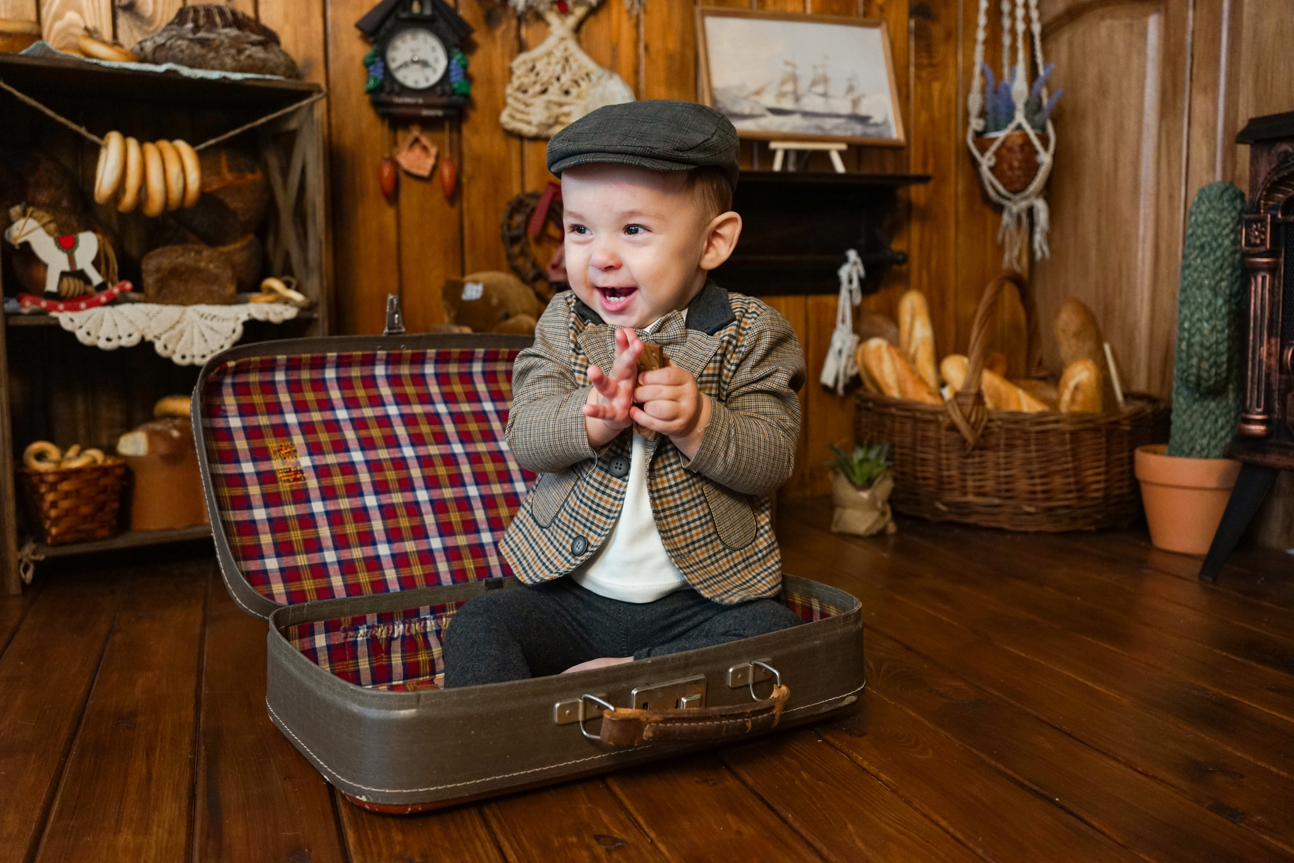 Деревянный Подиум. Детская Фотостудия ГОДОВАСИКИ в Санкт-Петербурге фотосесия на годик