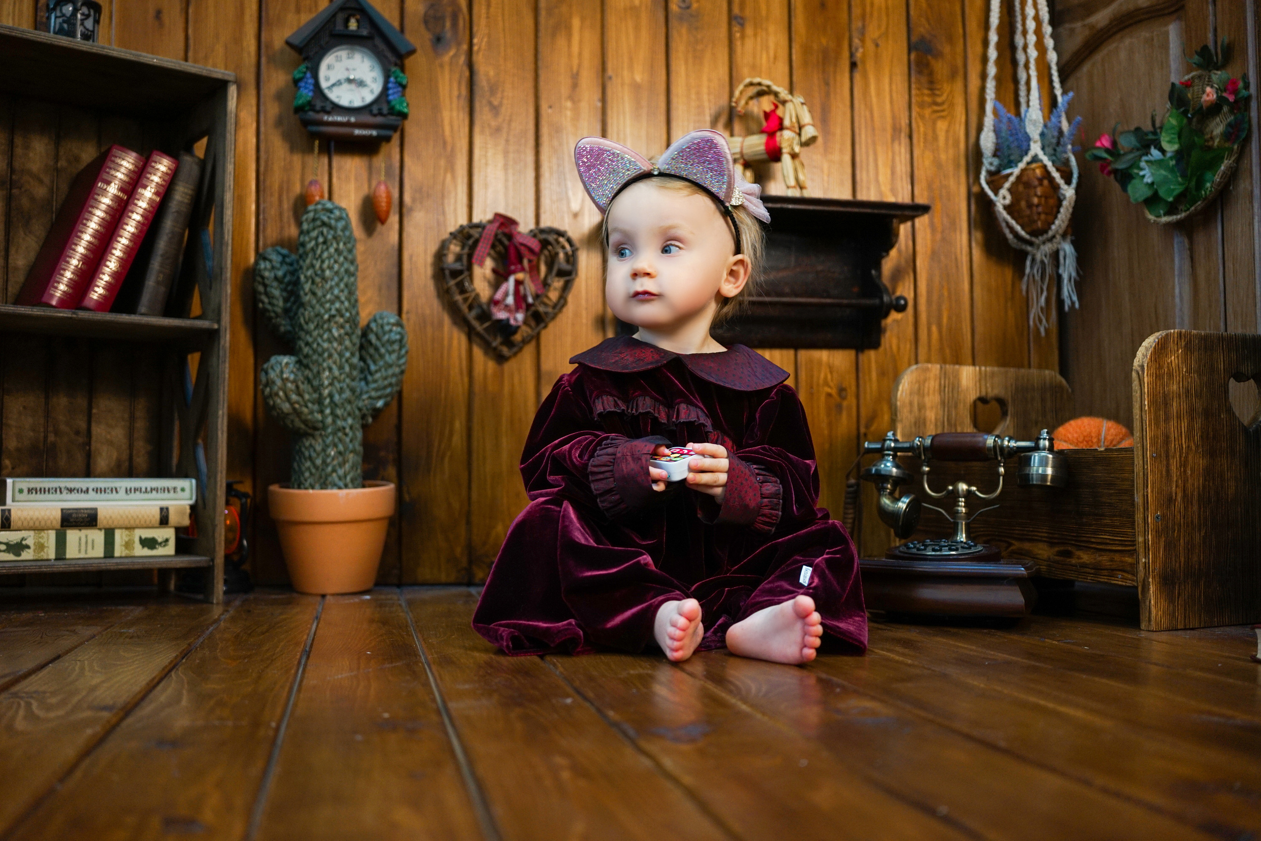 Деревянный Подиум. Детская Фотостудия ГОДОВАСИКИ в Санкт-Петербурге фотосесия на годик