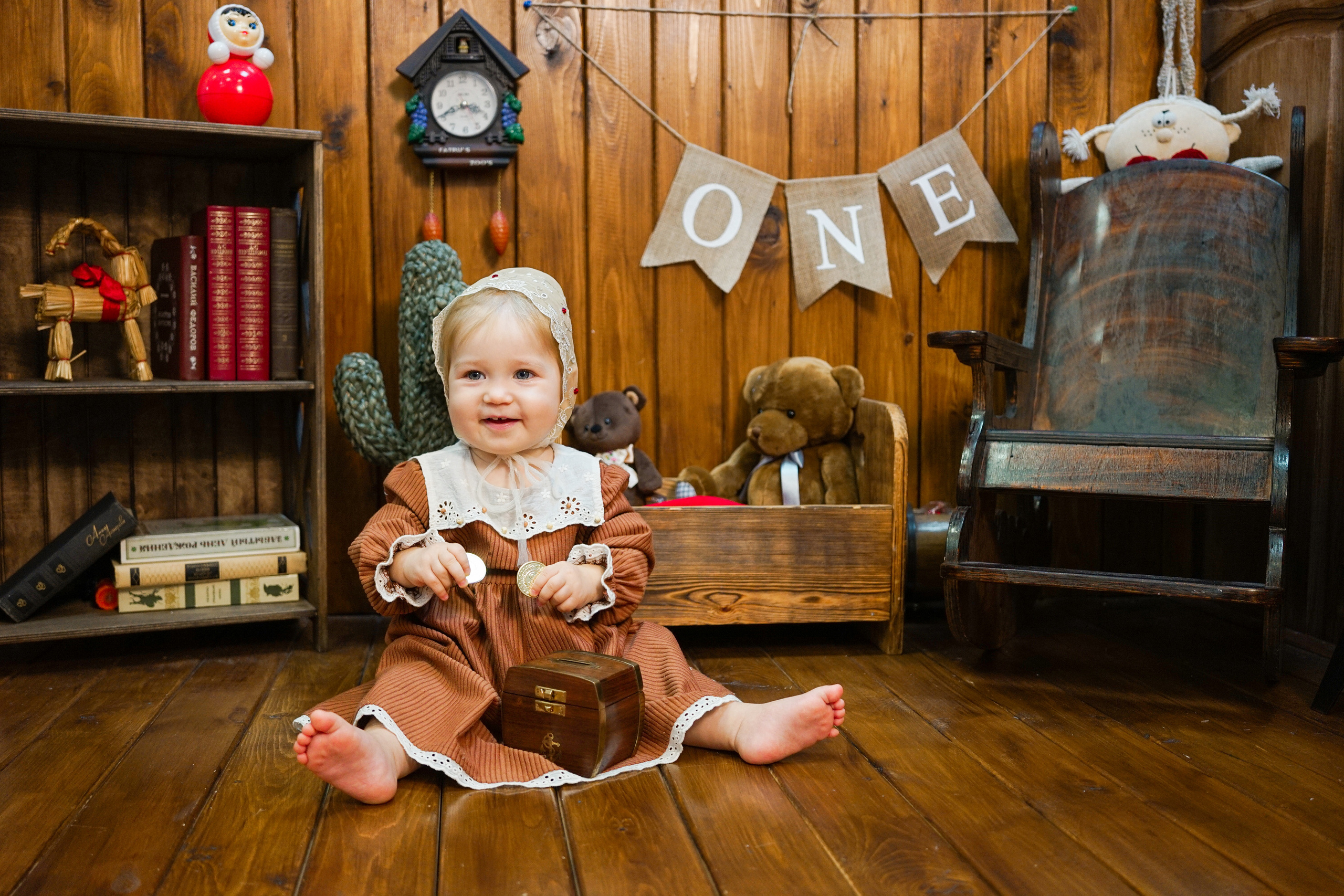 Деревянный Подиум. Детская Фотостудия ГОДОВАСИКИ в Санкт-Петербурге фотосесия на годик