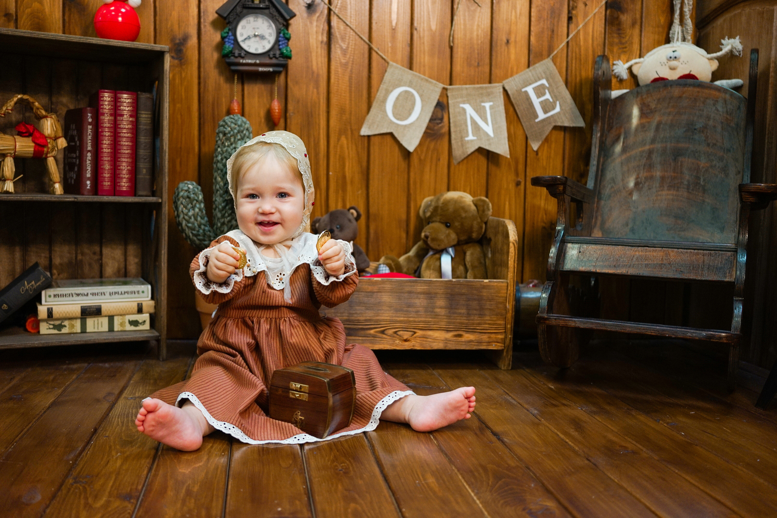 Деревянный Подиум. Детская Фотостудия ГОДОВАСИКИ в Санкт-Петербурге фотосесия на годик
