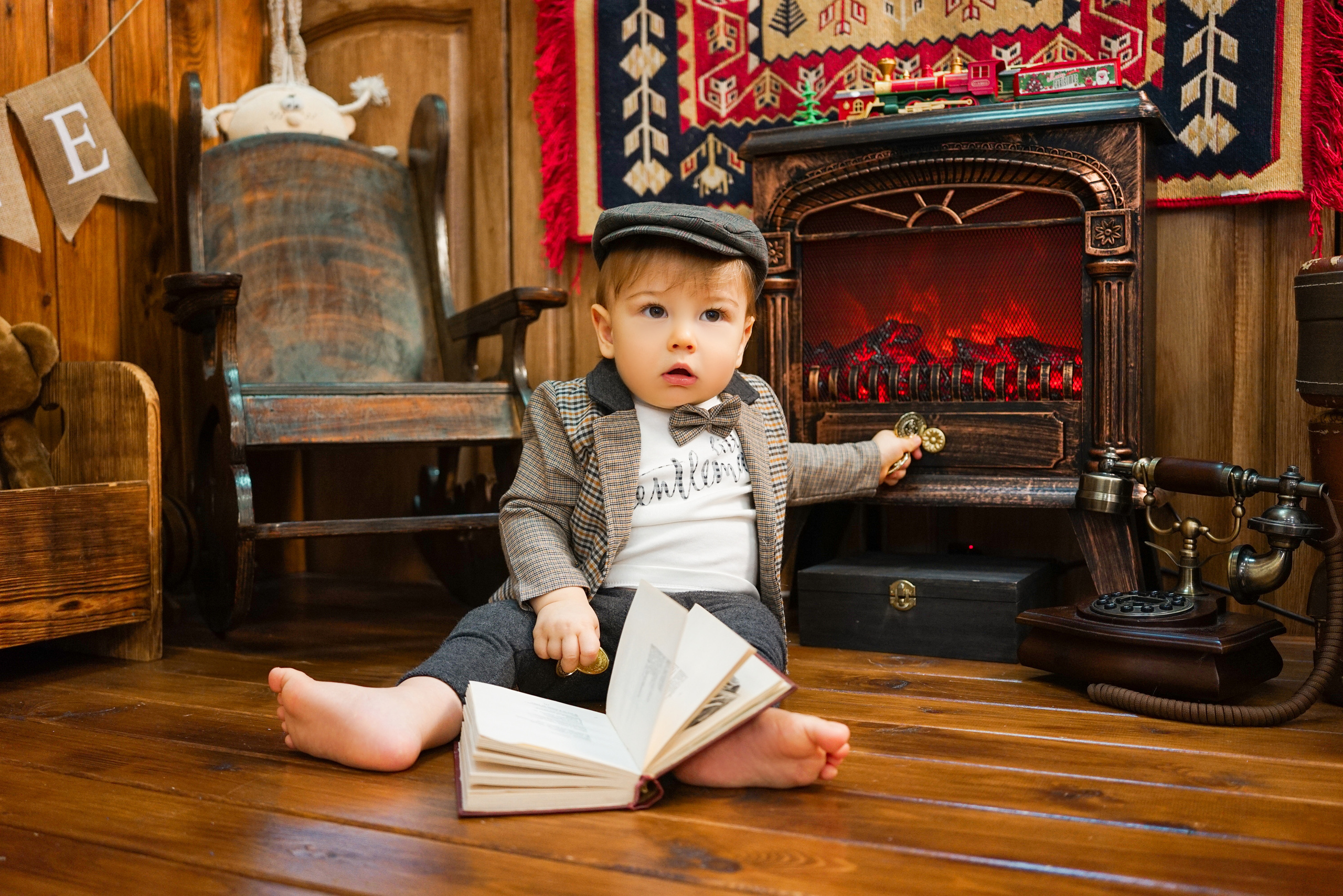 Деревянный Подиум. Детская Фотостудия ГОДОВАСИКИ в Санкт-Петербурге фотосесия на годик