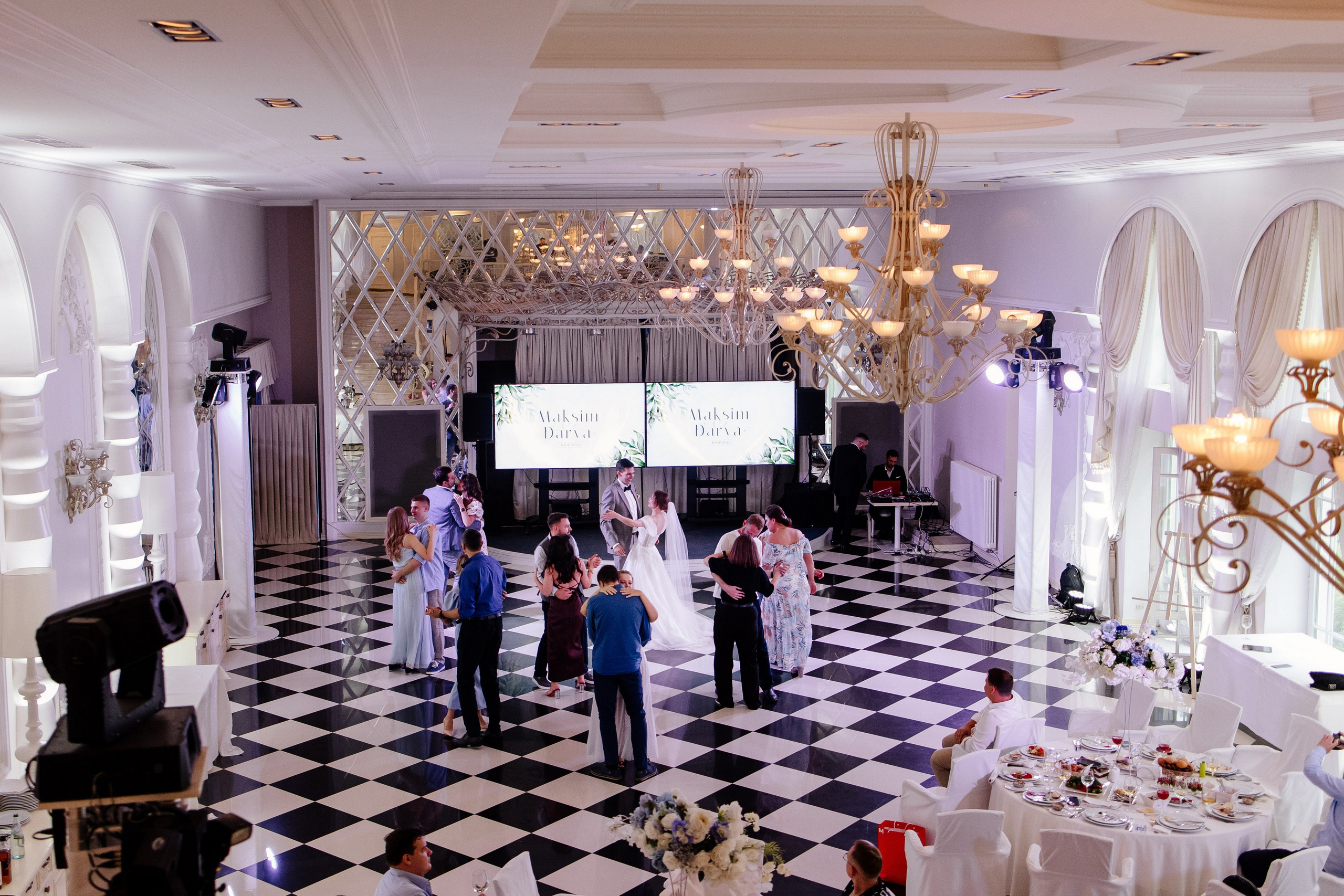 Свадебное утро в Hyatt Regency Хаятт Редженси, свадебная прогулка на Арме и банкет в О’Шалей. Свадебный и семейный фотограф Екатерина Иванова