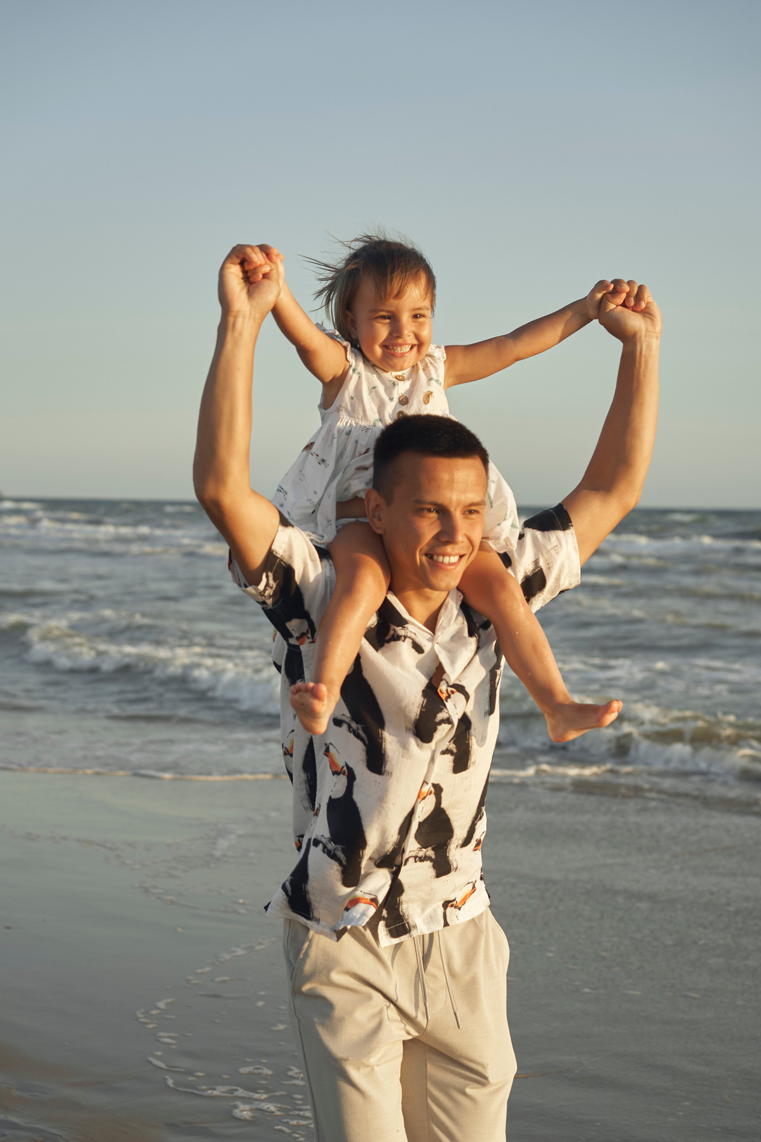 Искандер, Карина и Ева: закат на берегу моря. Фотограф в Анапе Надежда Соловьёва