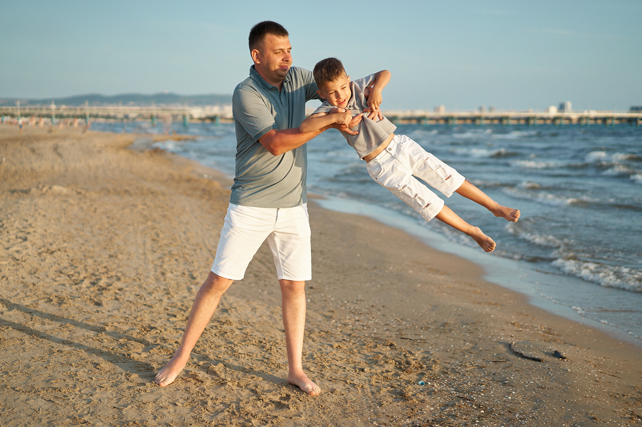 Олег, Мария и Кирилл: закат на берегу моря. Фотограф в Анапе Надежда Соловьёва