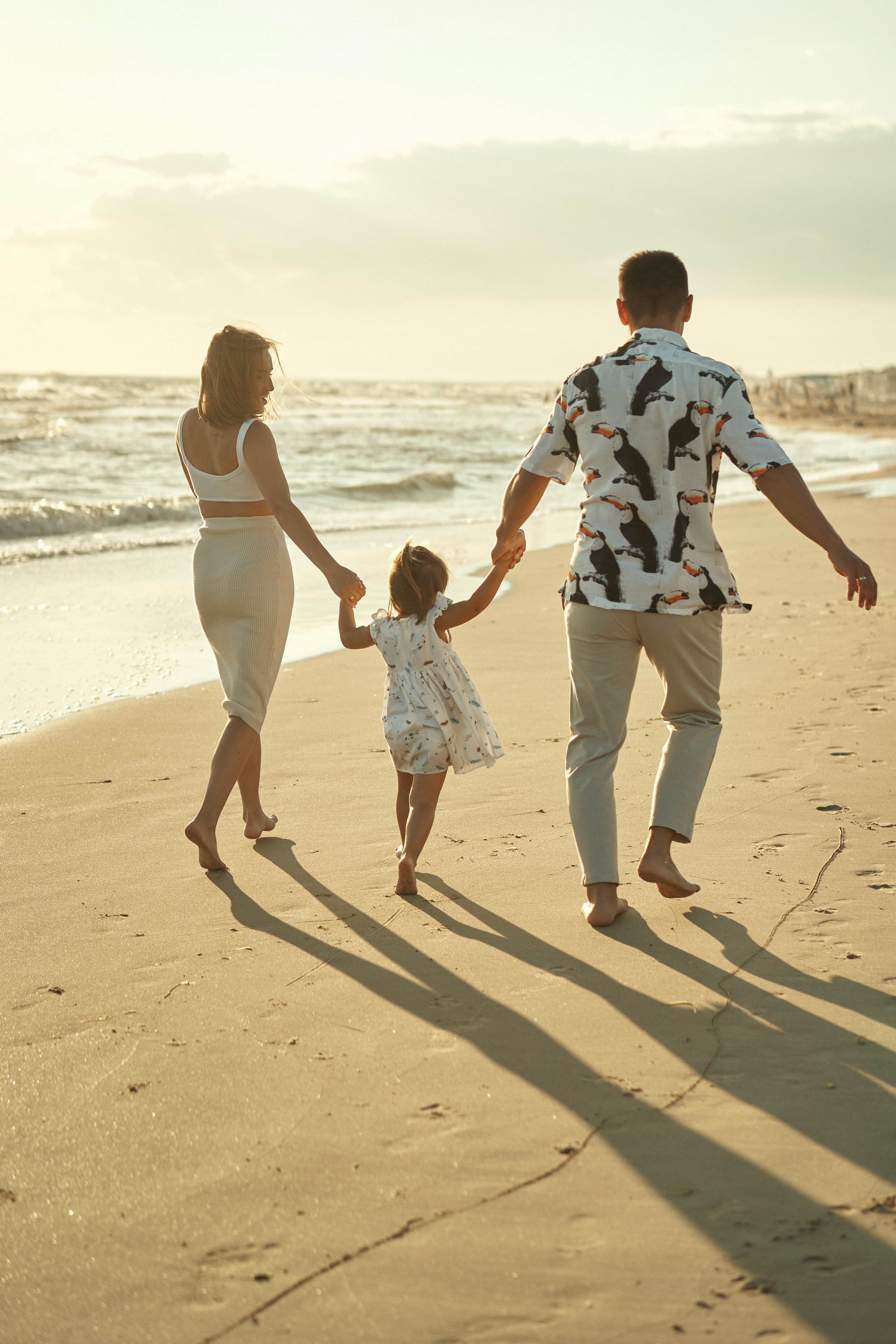 Искандер, Карина и Ева: закат на берегу моря. Фотограф в Анапе Надежда Соловьёва
