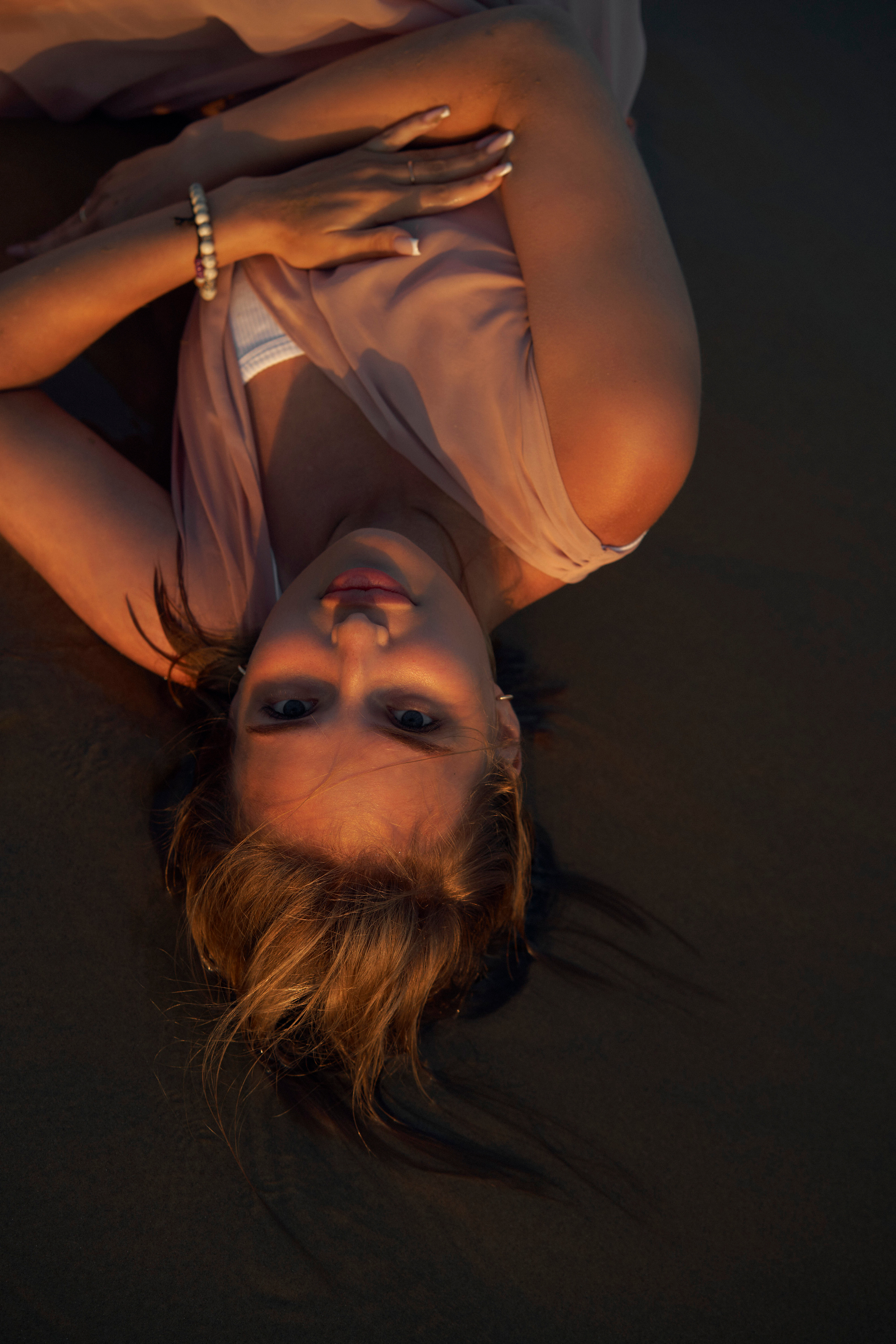 Искандер, Карина и Ева: закат на берегу моря. Фотограф в Анапе Надежда Соловьёва