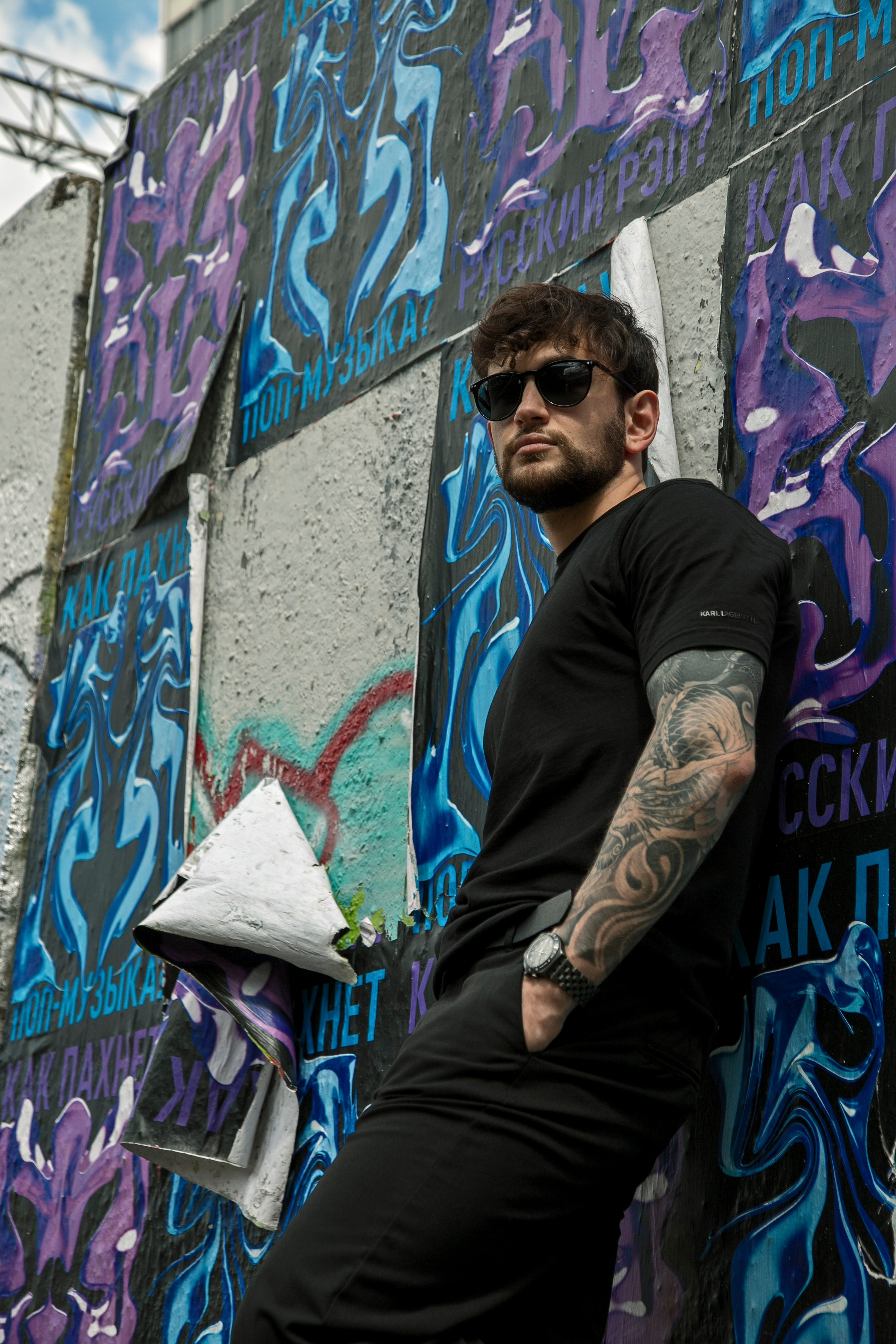 Мужская фотосессия на улице. Профессиональный фотограф в Москве