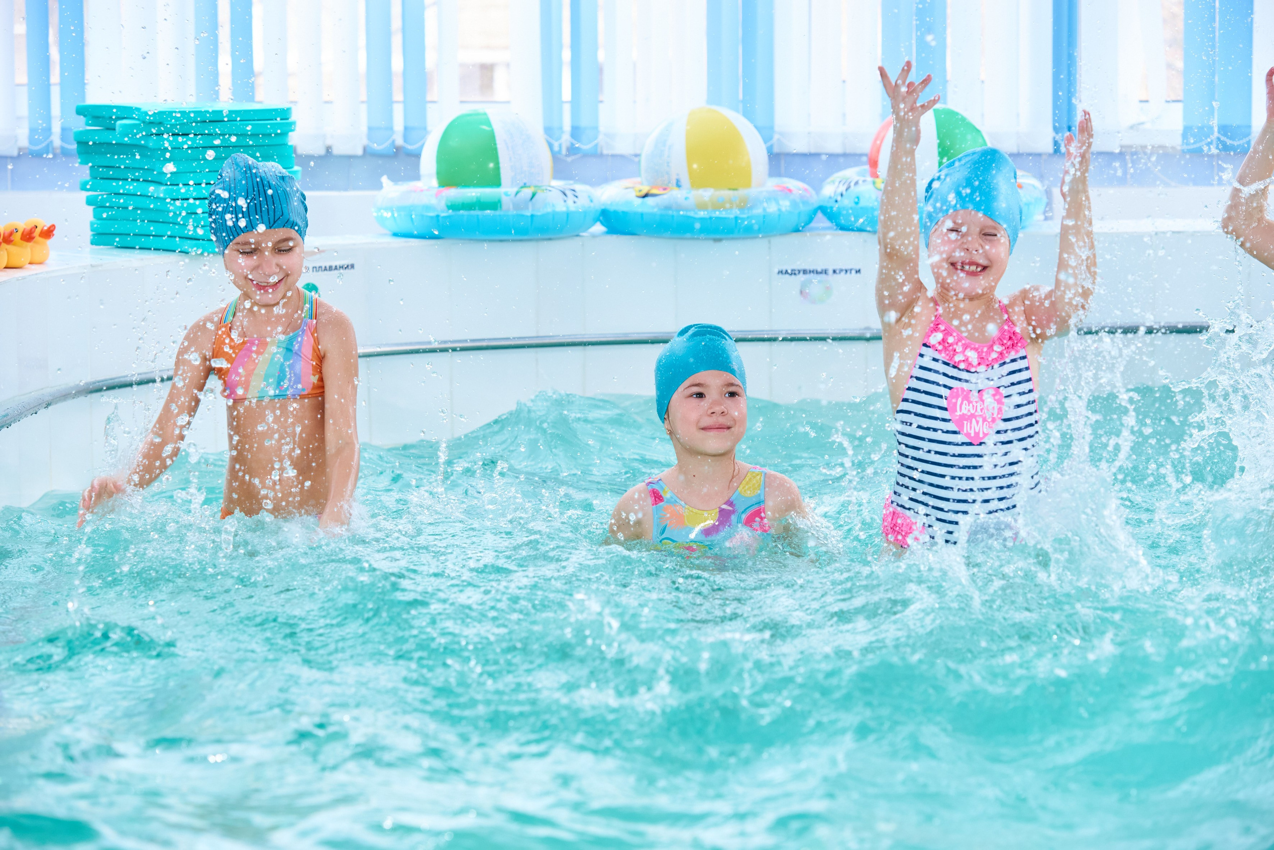 Занятие в бассейне. Childrenfoto.ru