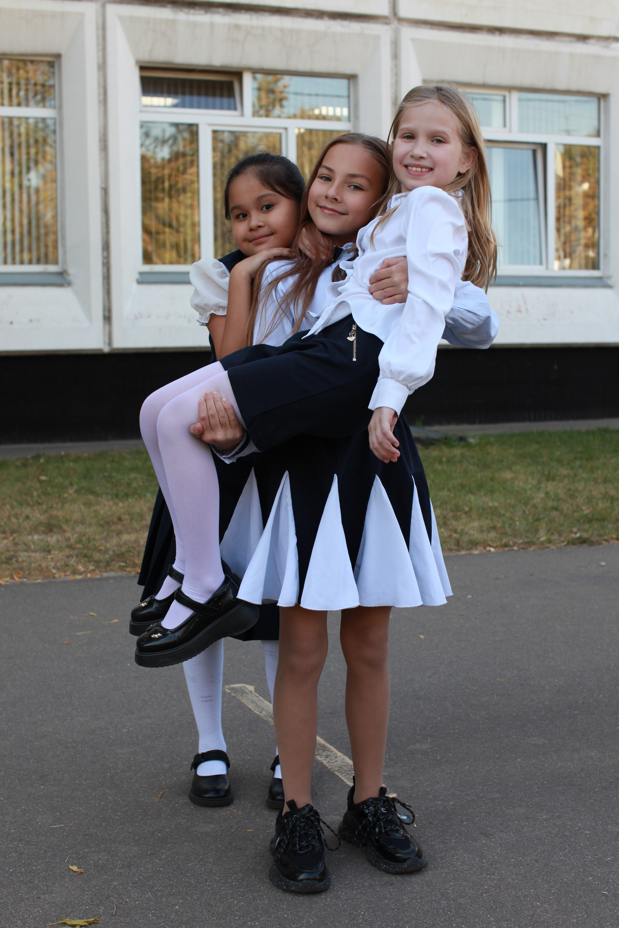 Осенняя фотосессия у школы. Выпускные альбомы Москва СВАО