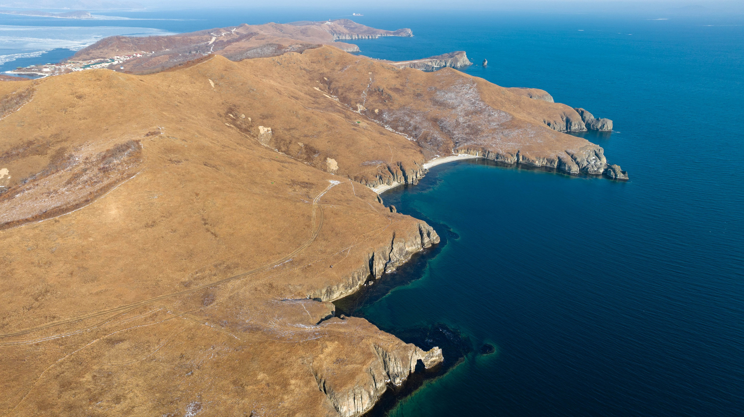 Кекур Пьющий верблюд. Турист оптимист