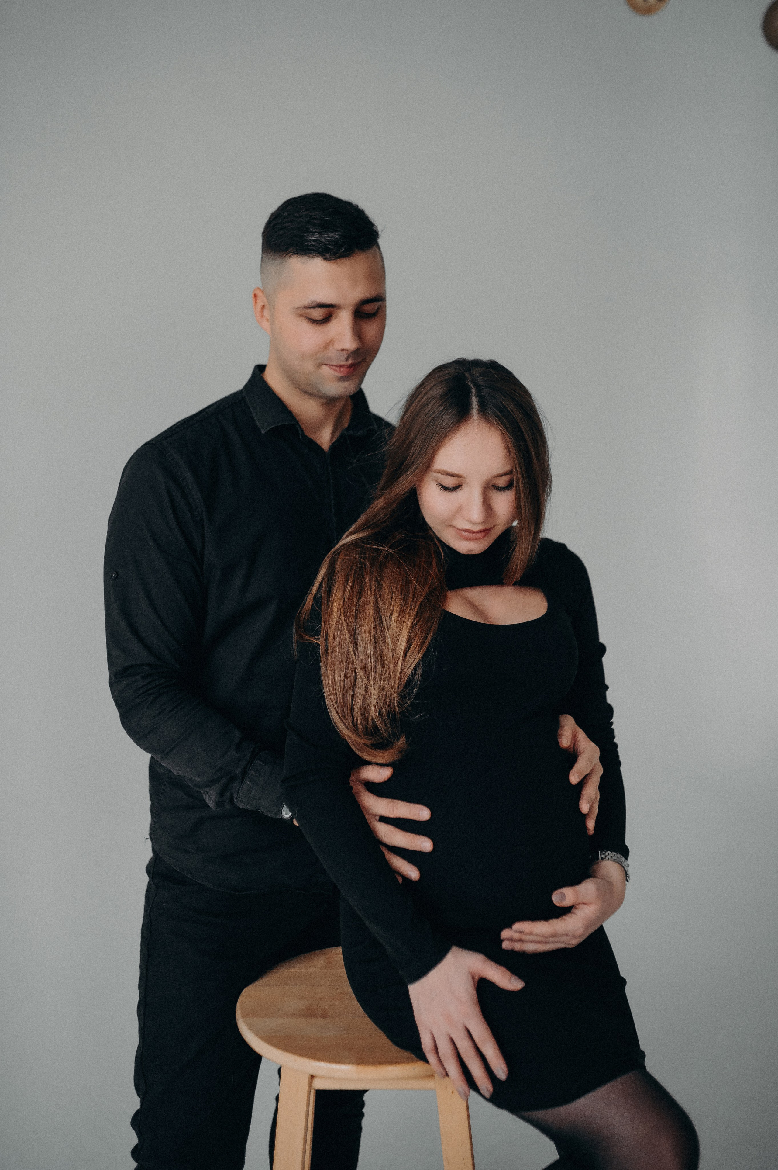 Съемка беременности в студии. Главная