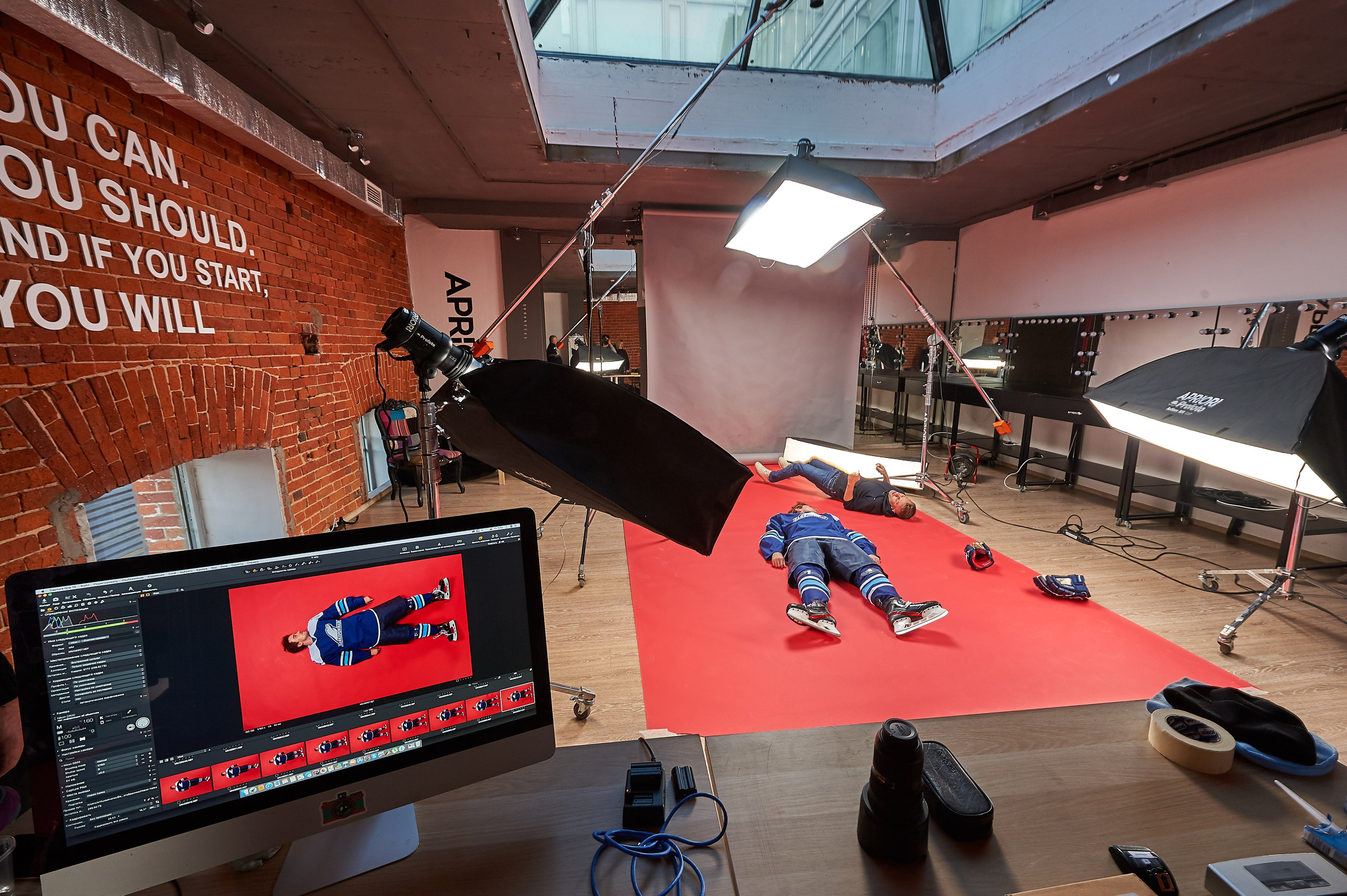 BACKSTAGE. Www.apowerstudio.com