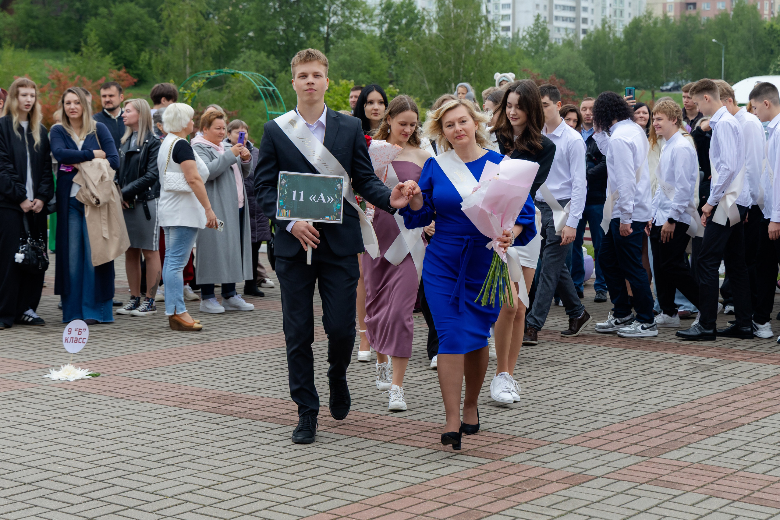 Последний звонок 2025 в Минске. Свадебный фотограф в Минске/Беларуси Сергей Спиридонов