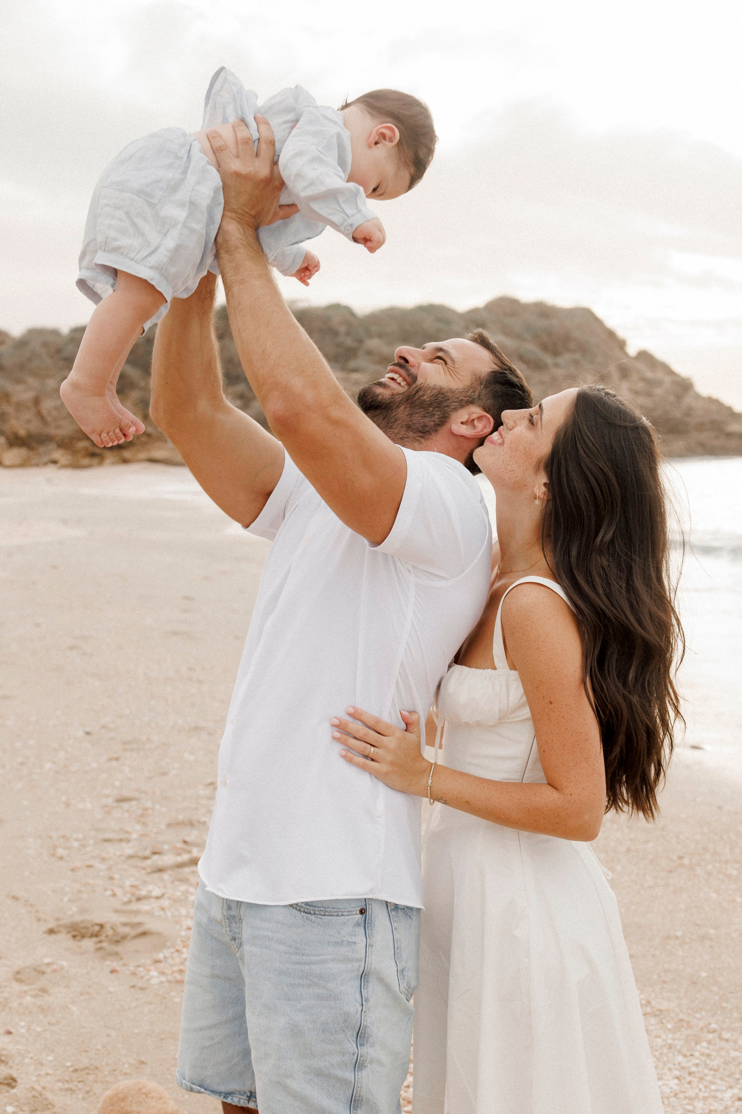 First year family photos near the sea. Главная