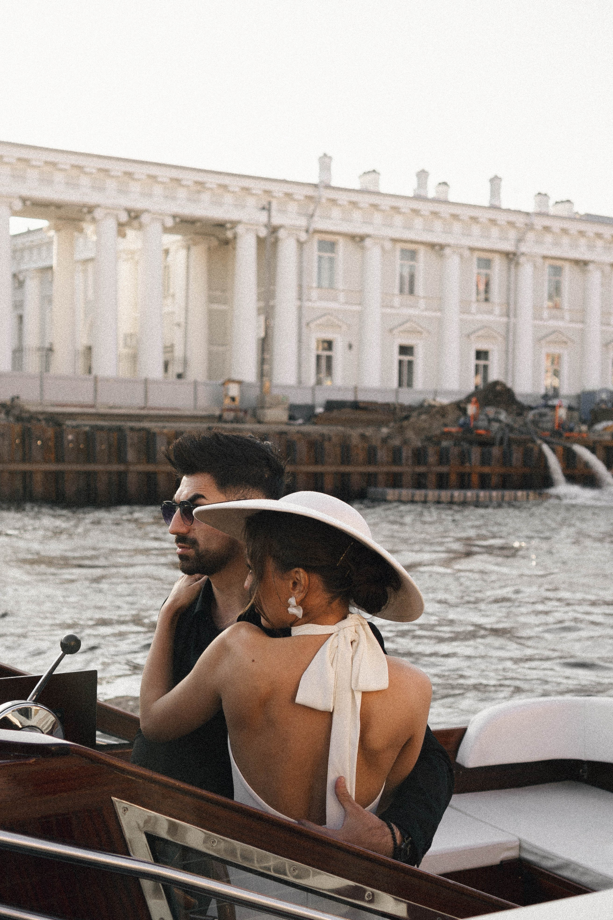 СВАДЕНБНАЯ СЬЕМКА НА КАТЕРЕ ПО КАНАЛАМ САНКТ-ПЕТЕРБУРГА И В АКВАТОРИИ НЕВЫ. Профессиональный фотограф, Санкт-Петербург — Виктория Богомолова