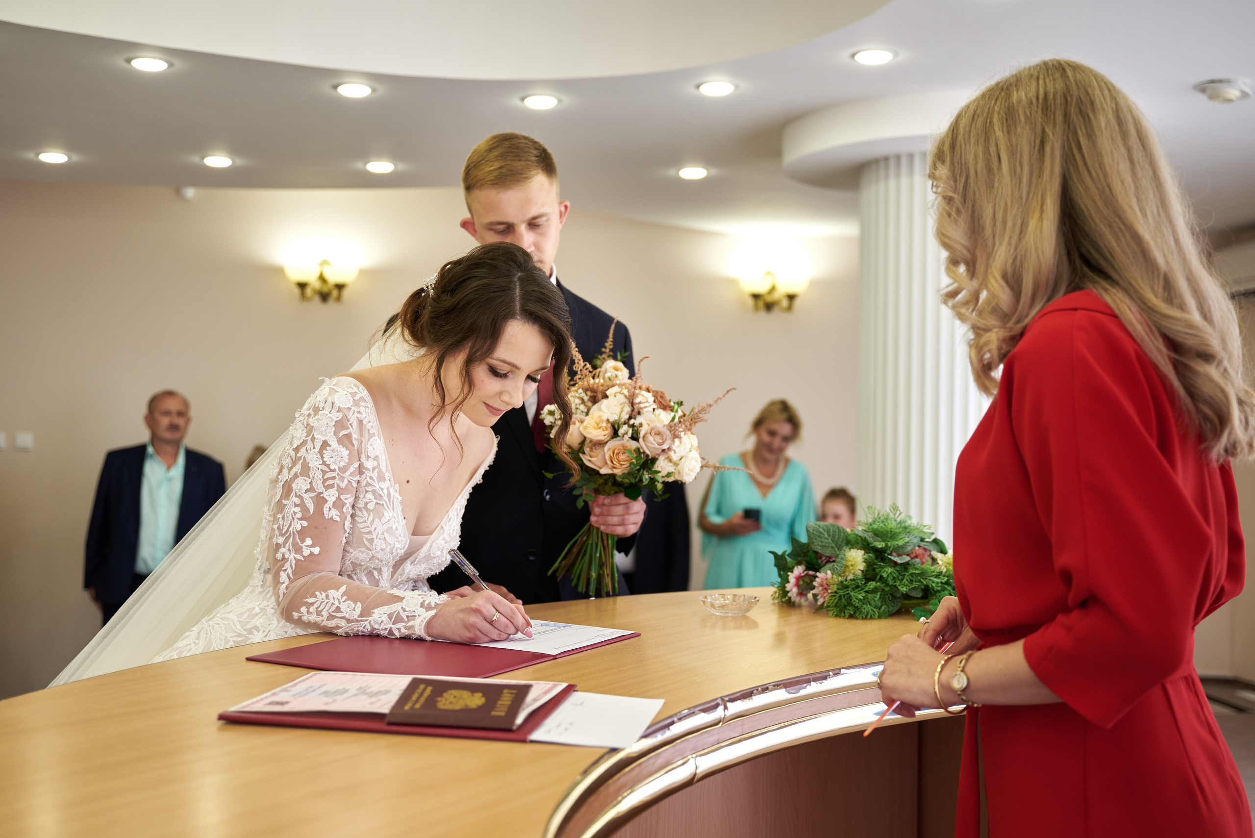 Анонс свадьбы Игоря и Софьи. Профессиональный фотограф Старый Оскол, Губкин — свадьба, венчание, крещение, юбилей и день рождения