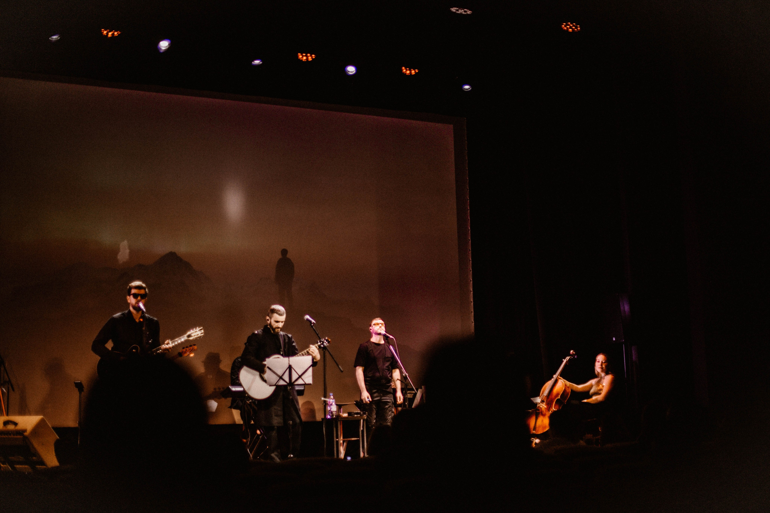 Рекорд. Герои нашего времени со струнным оркестром. Фотограф в Нижнем Новгороде