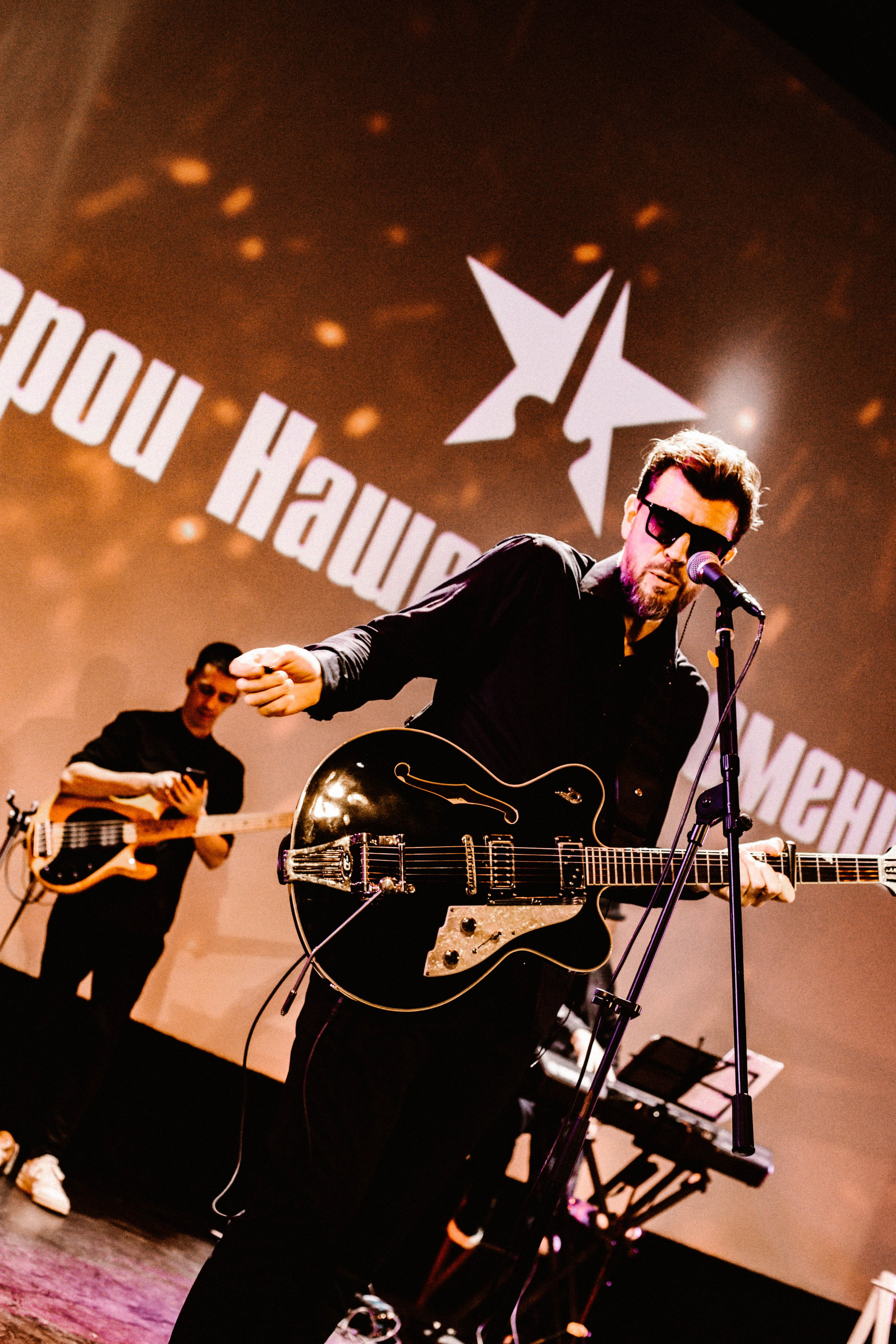 Рекорд. Герои нашего времени со струнным оркестром. Фотограф в Нижнем Новгороде