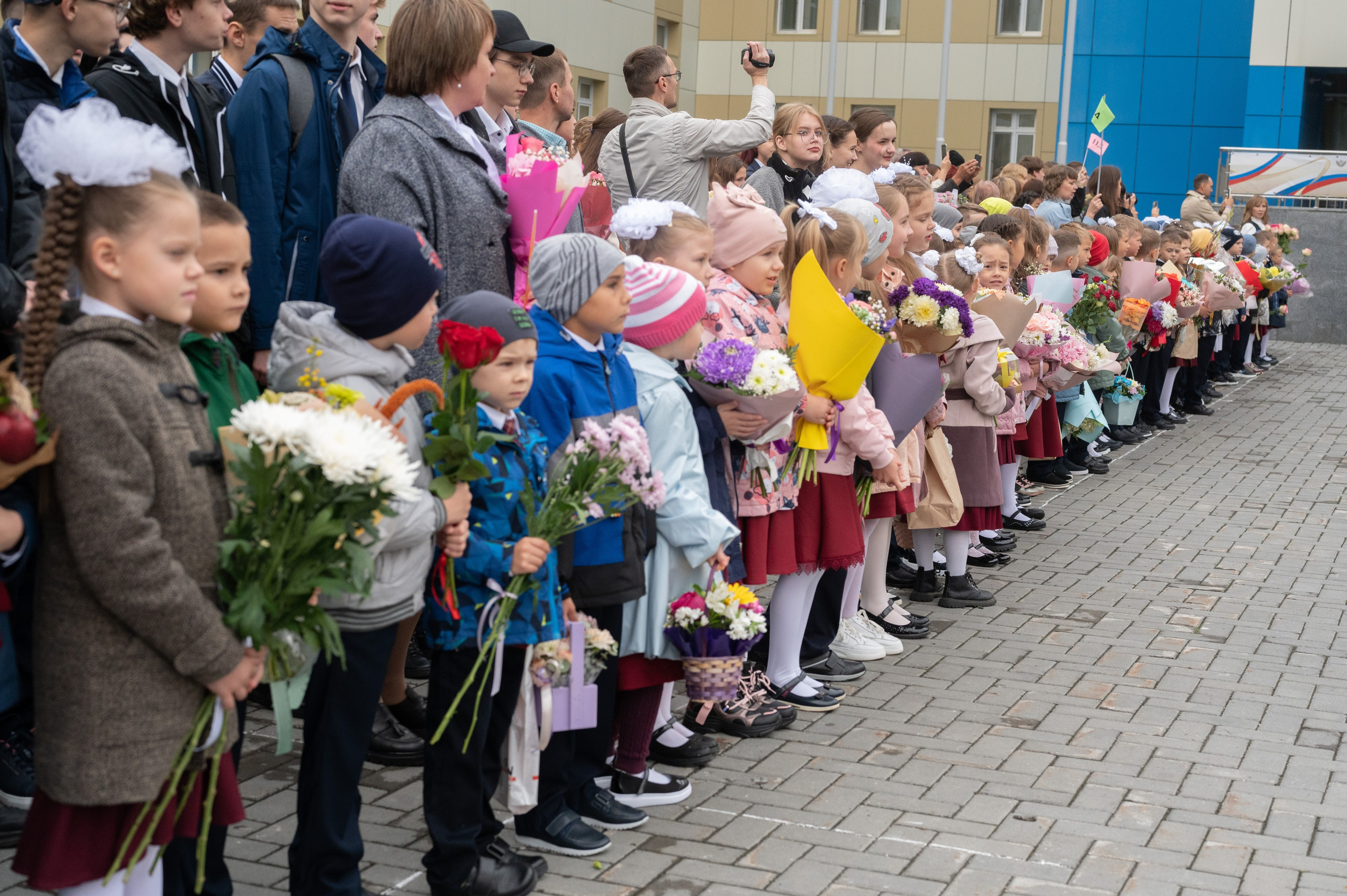 1 сентября 1 К 16 гимназия репортаж, линейка +в классе. Фотограф новорожденных, семейный детский в Тюмени Татьяна Морозова