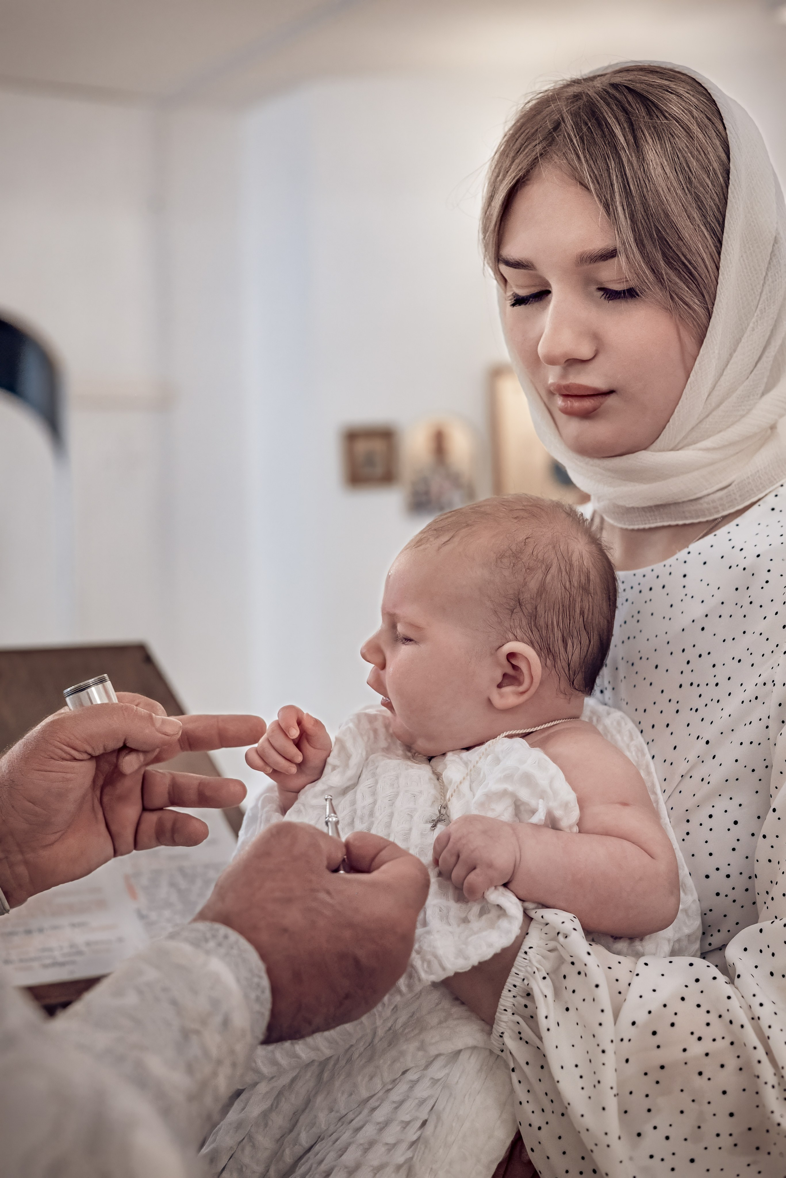 Крещение Василисы в храме исповедников и новомучеников Российских. Фотографы крещения/венчания  Красноярск Татьяна и Вячеслав Переваловы