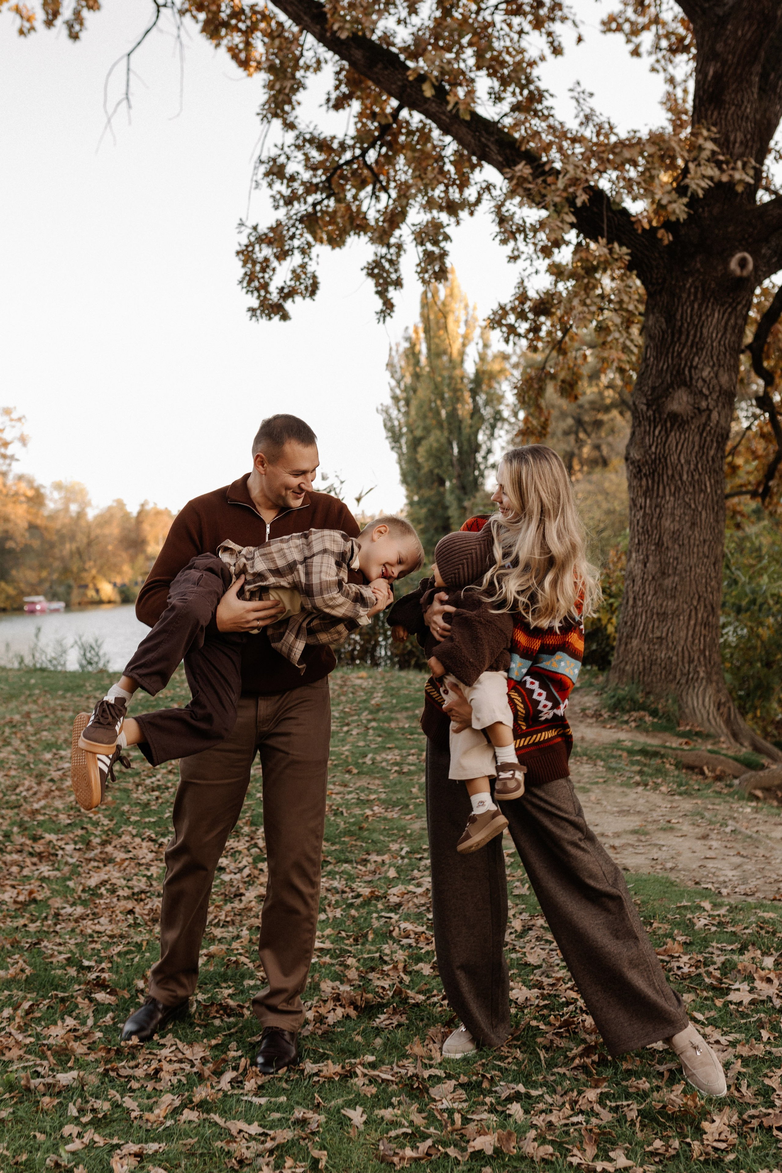 Семейная фотосессия в Краснодаре на природе, фотограф Яна Морева. Семейный фотограф в Краснодаре Яна Морева